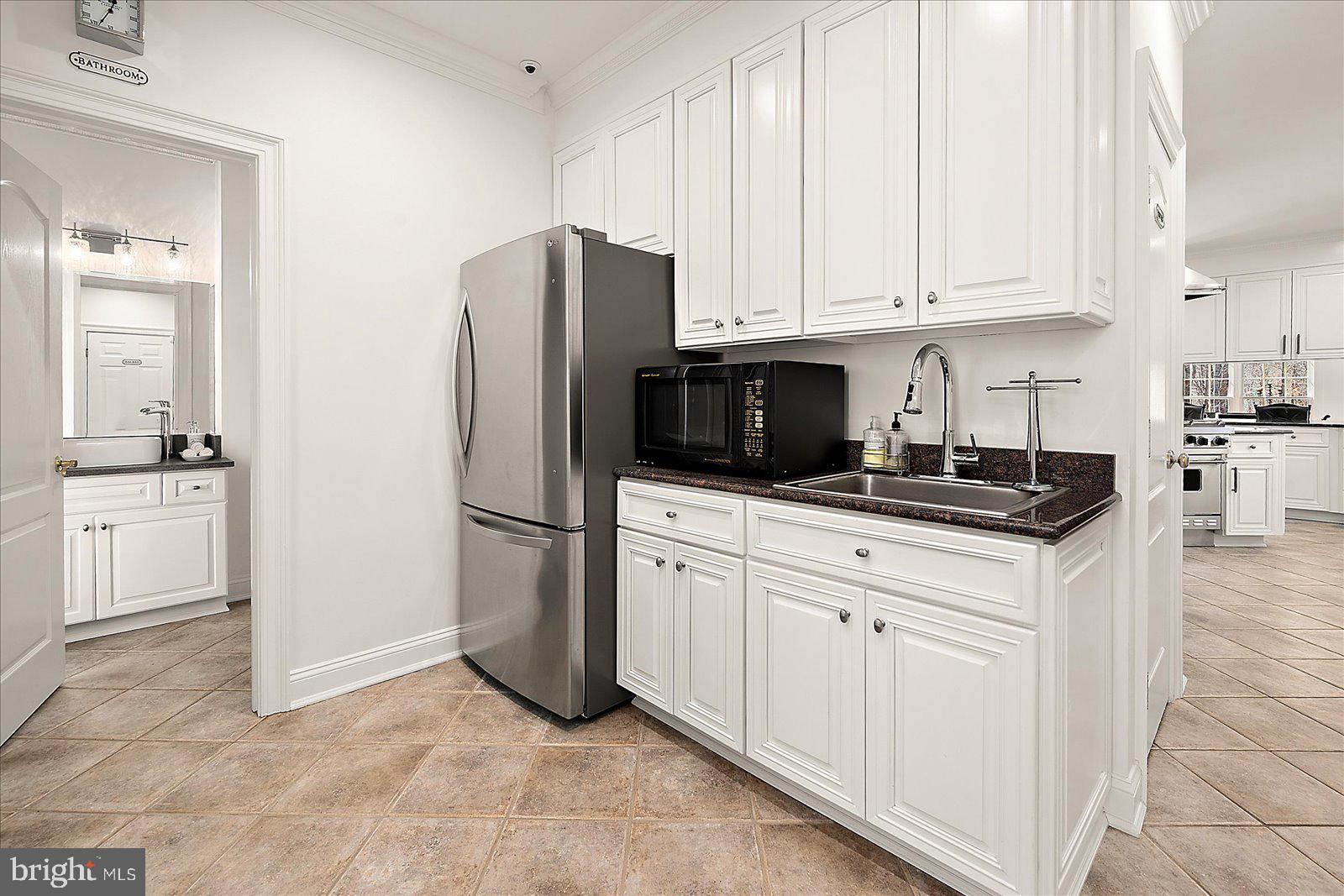 SOUTH RIVER COLONY - Residential