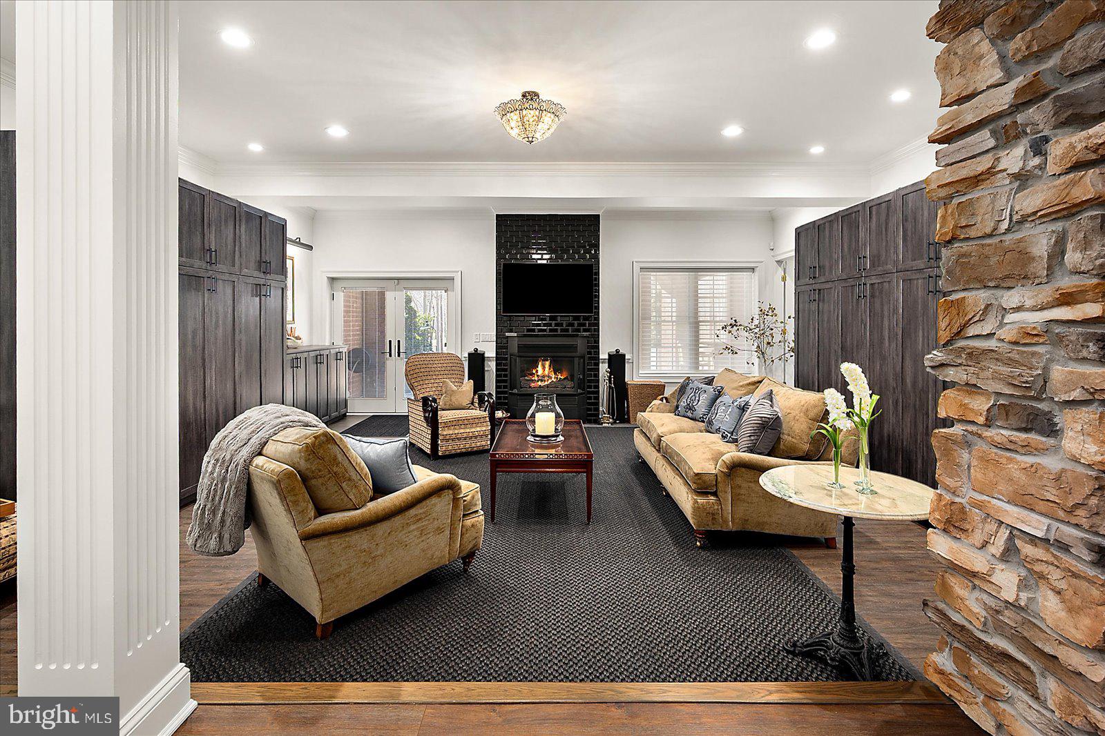 SOUTH RIVER COLONY - Residential