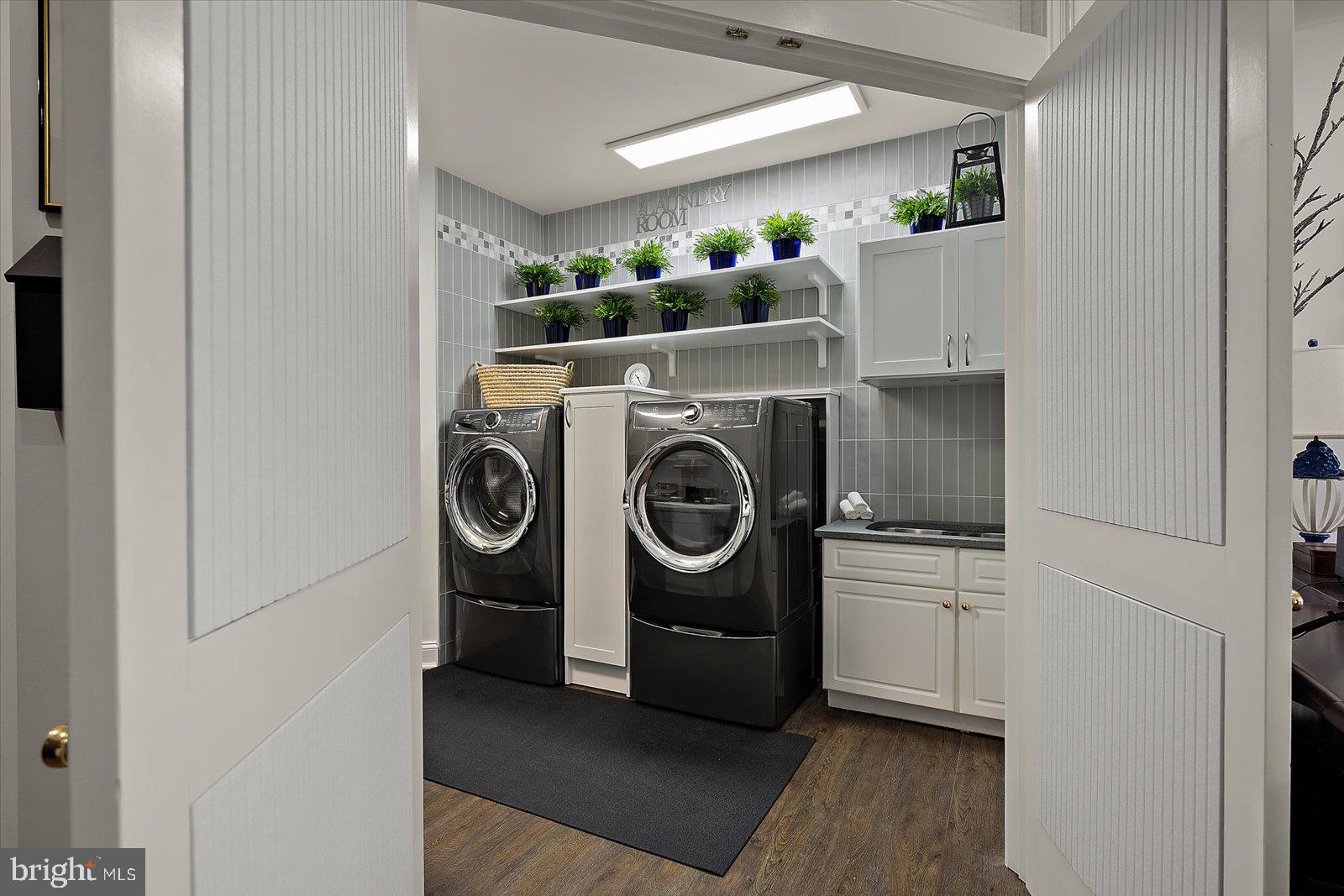 SOUTH RIVER COLONY - Residential