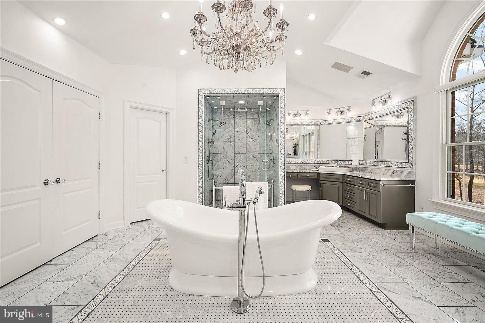 SOUTH RIVER COLONY - Residential