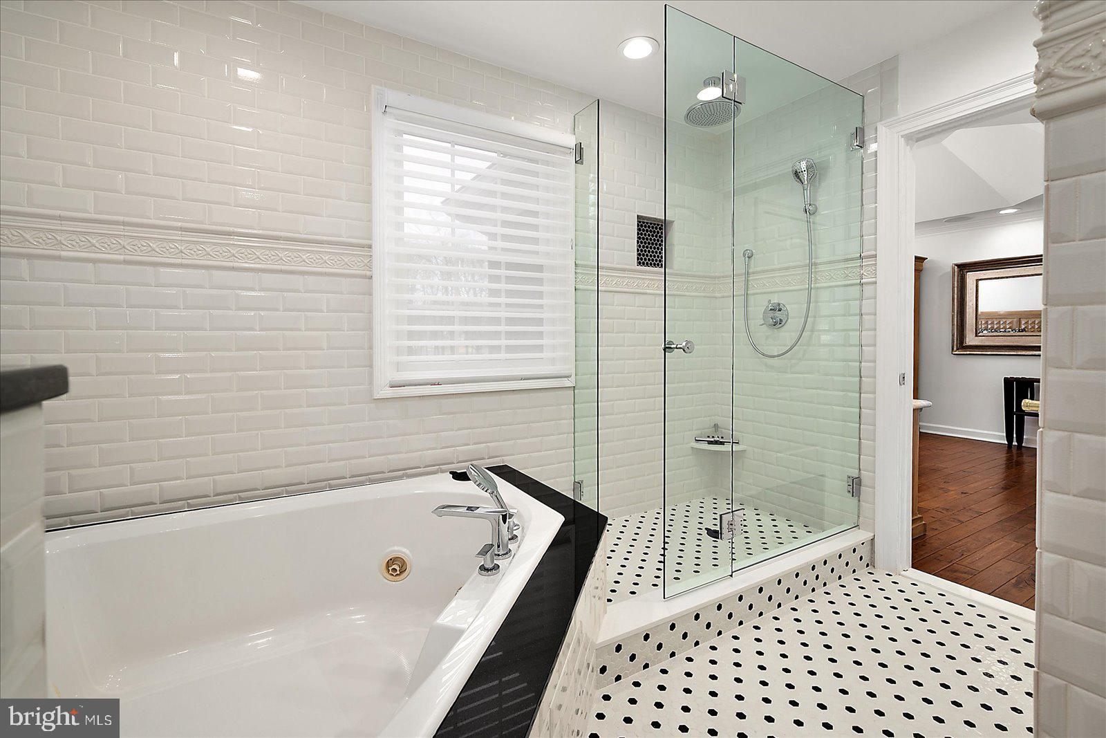 SOUTH RIVER COLONY - Residential