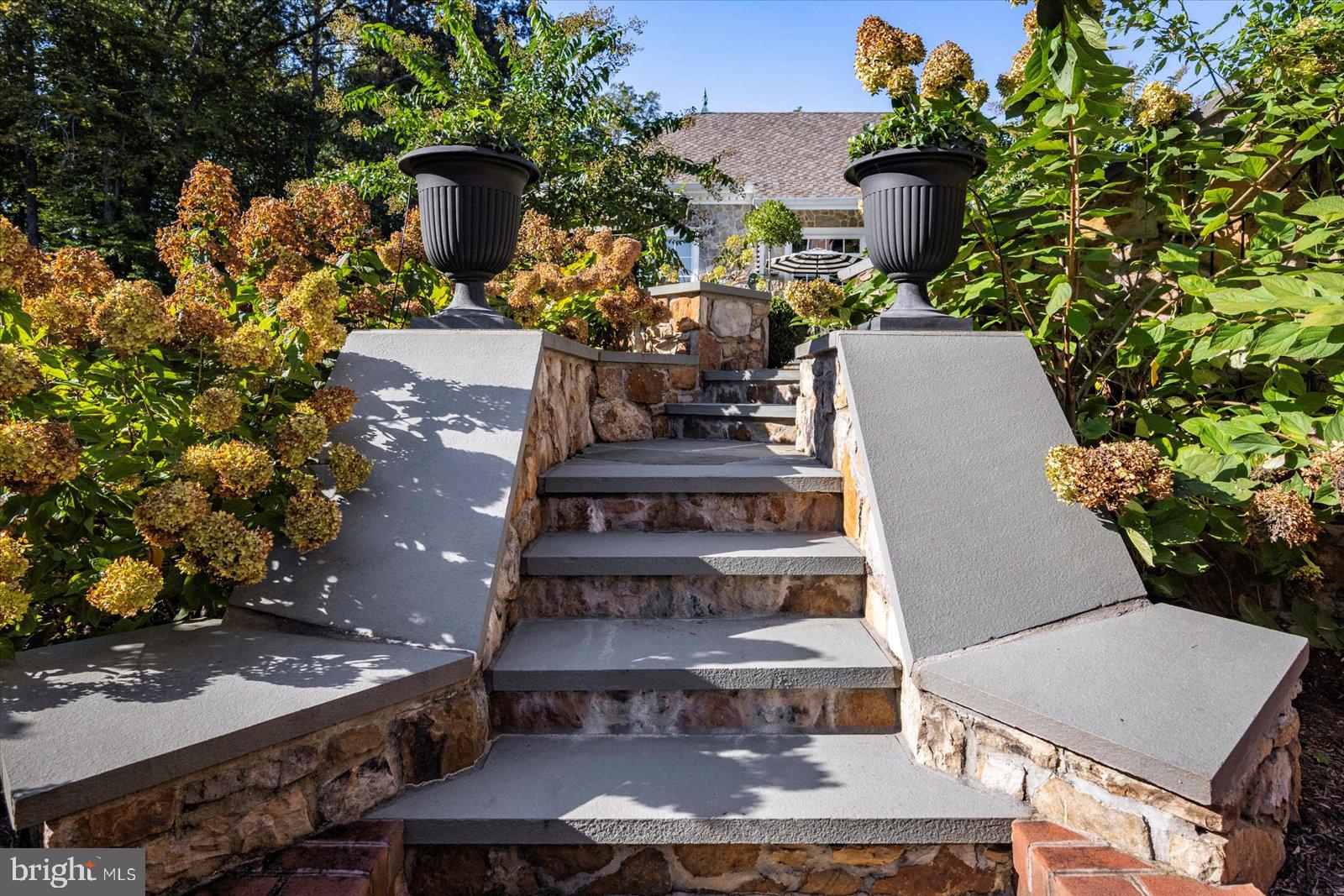 SOUTH RIVER COLONY - Residential