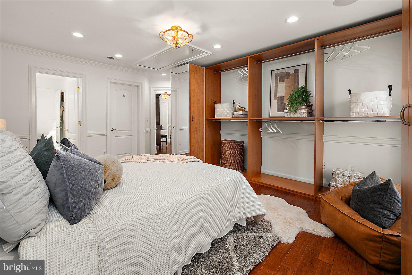 SOUTH RIVER COLONY - Residential