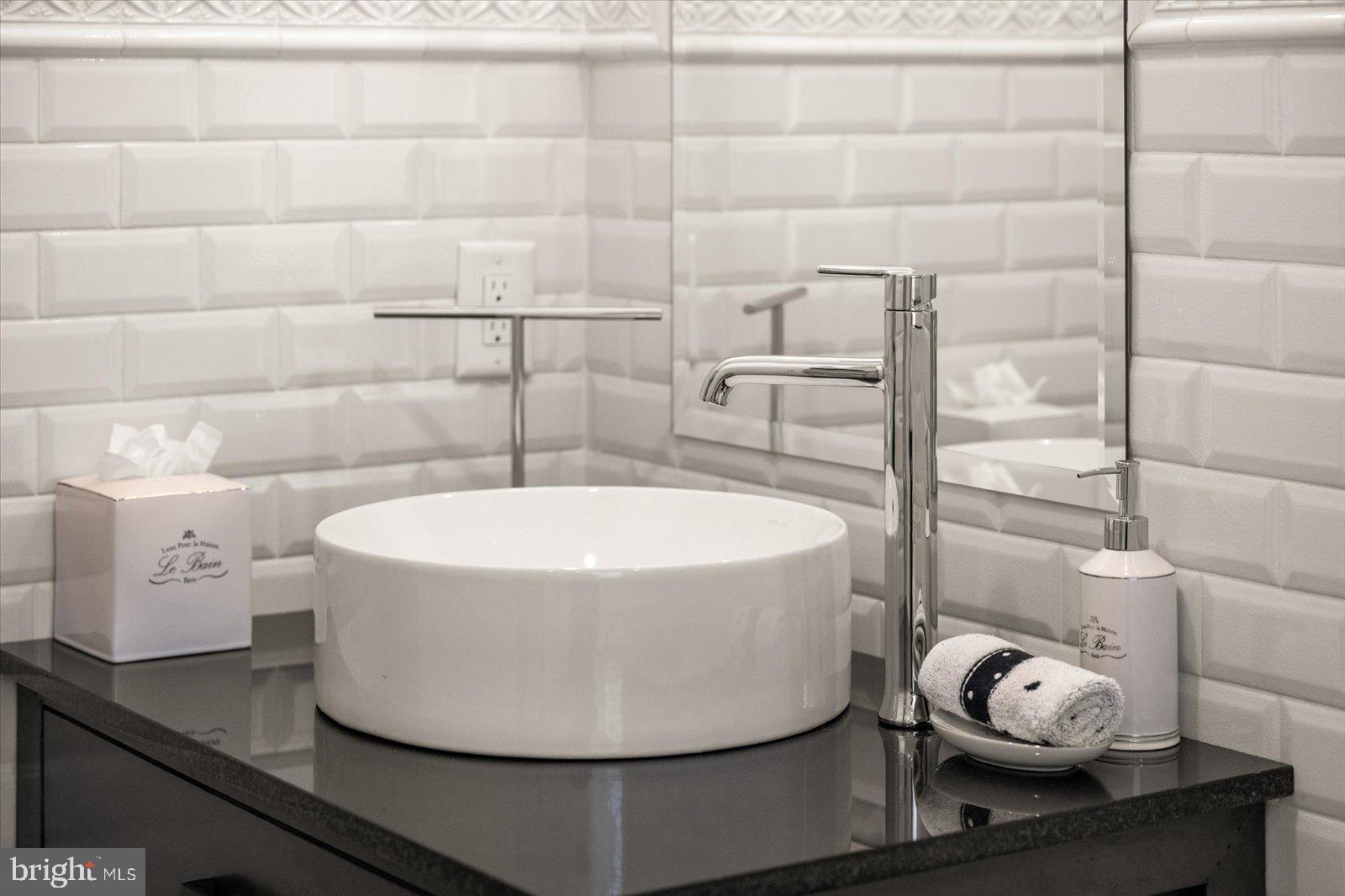 SOUTH RIVER COLONY - Residential