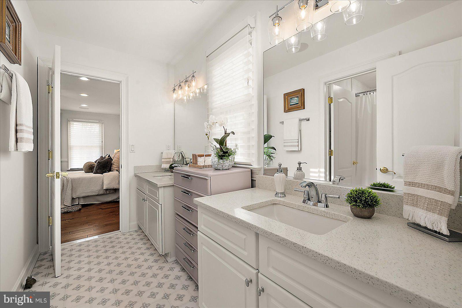 SOUTH RIVER COLONY - Residential