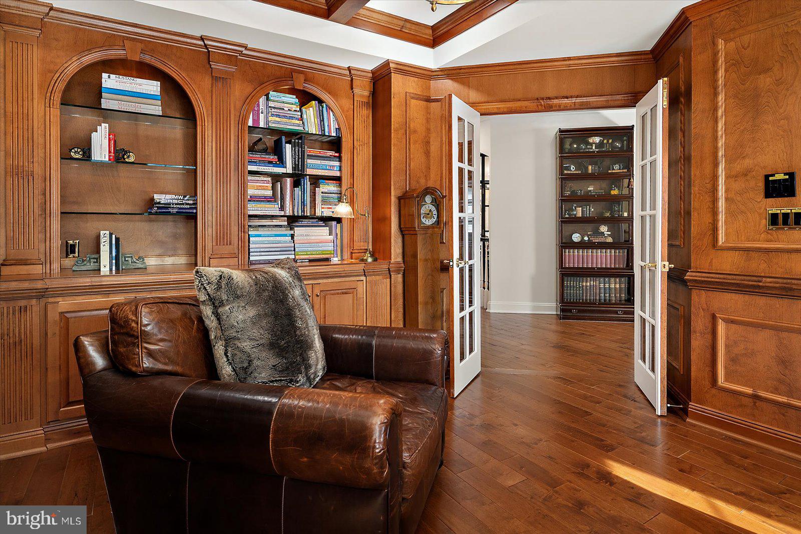 SOUTH RIVER COLONY - Residential