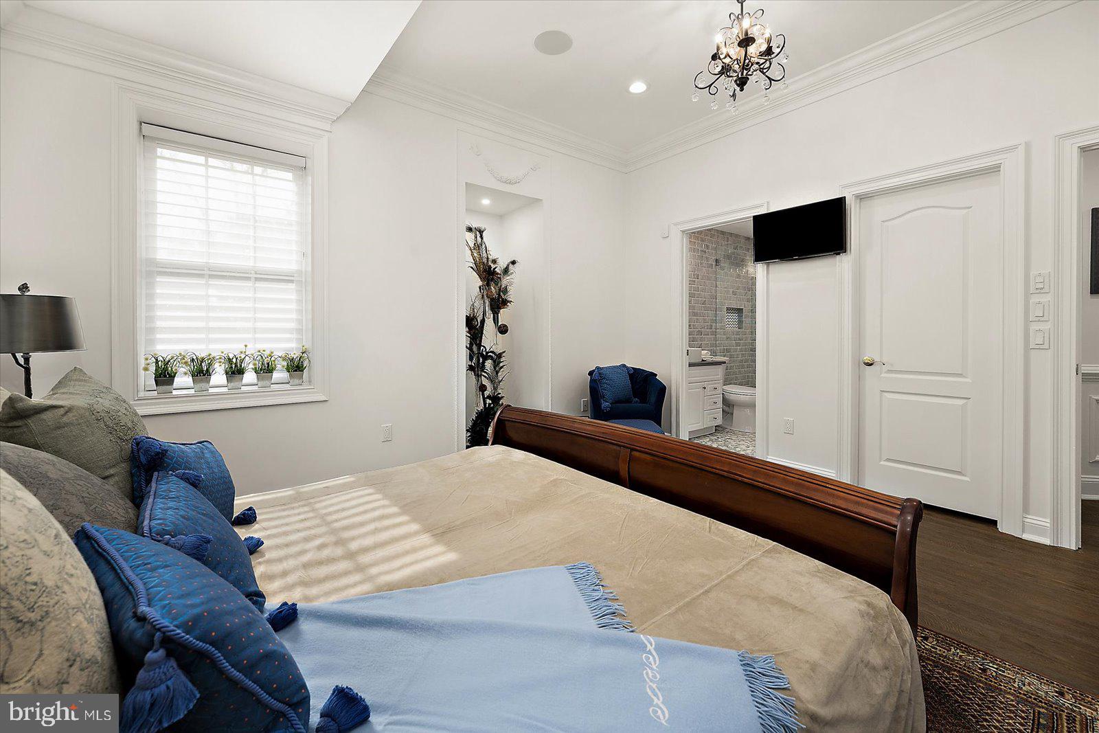 SOUTH RIVER COLONY - Residential