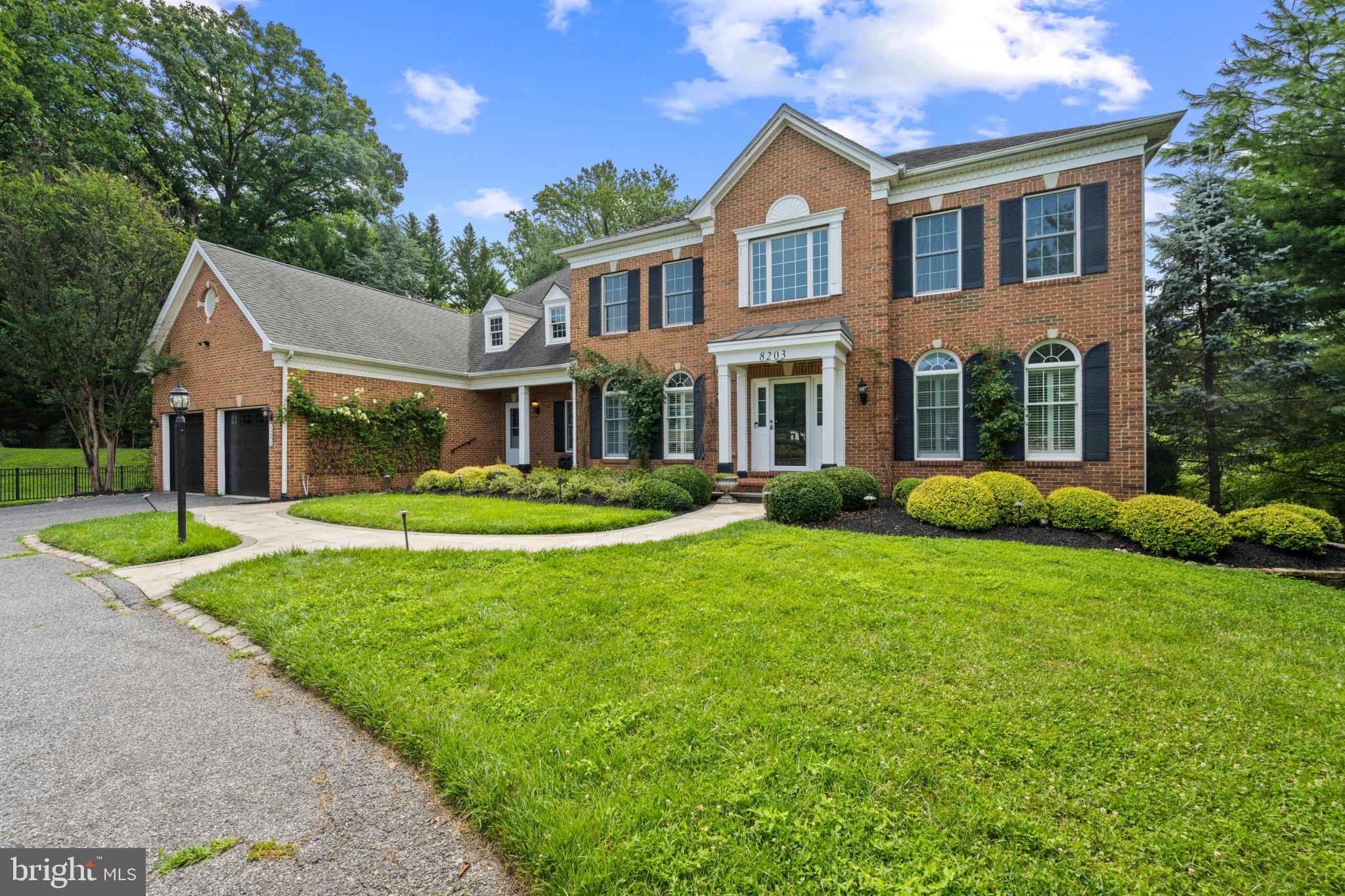 8203 PUMPKIN HILL COURT