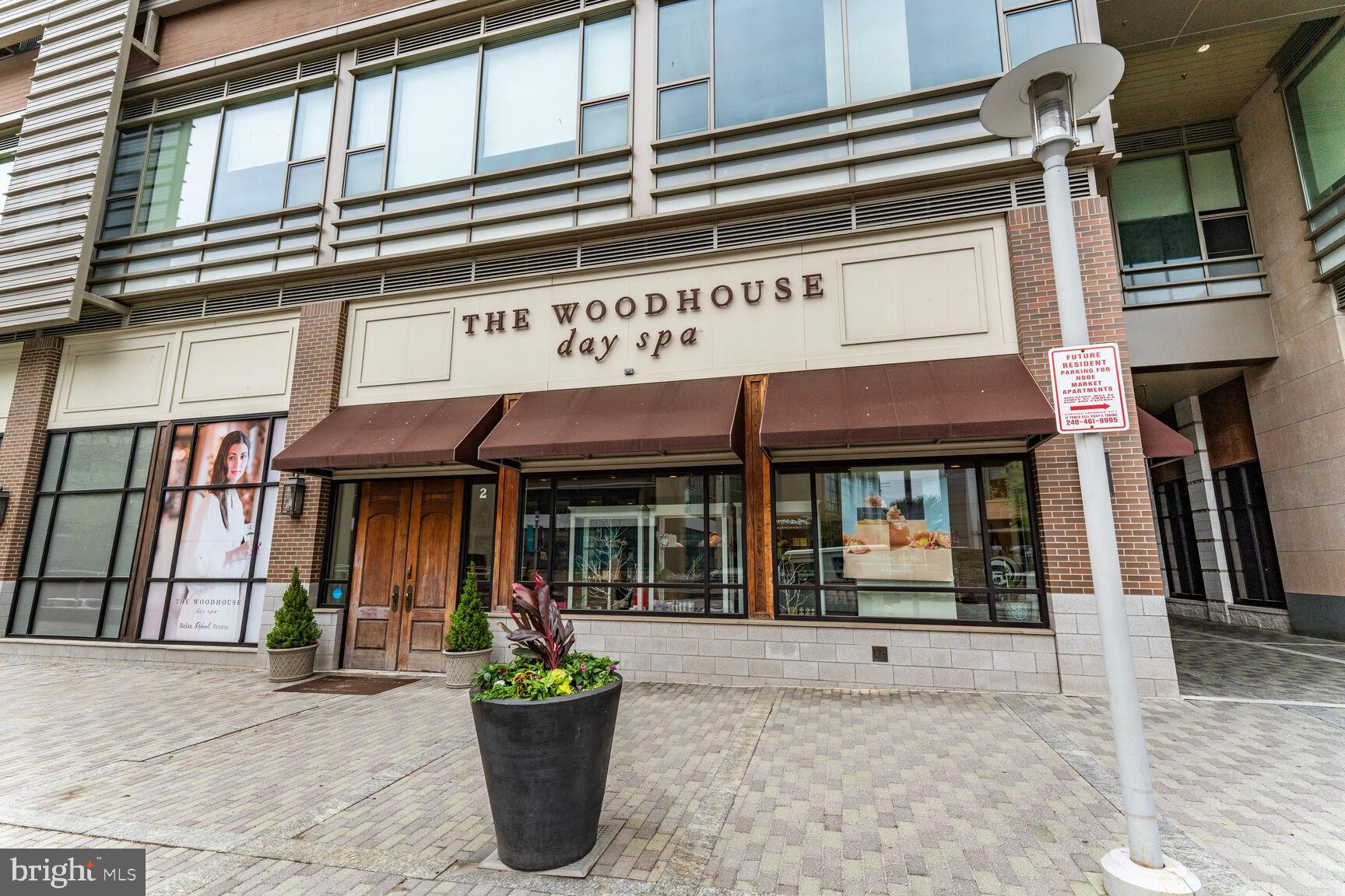 GROSVENOR PARK TOWNHOME CONDOMINIUMS - Residential