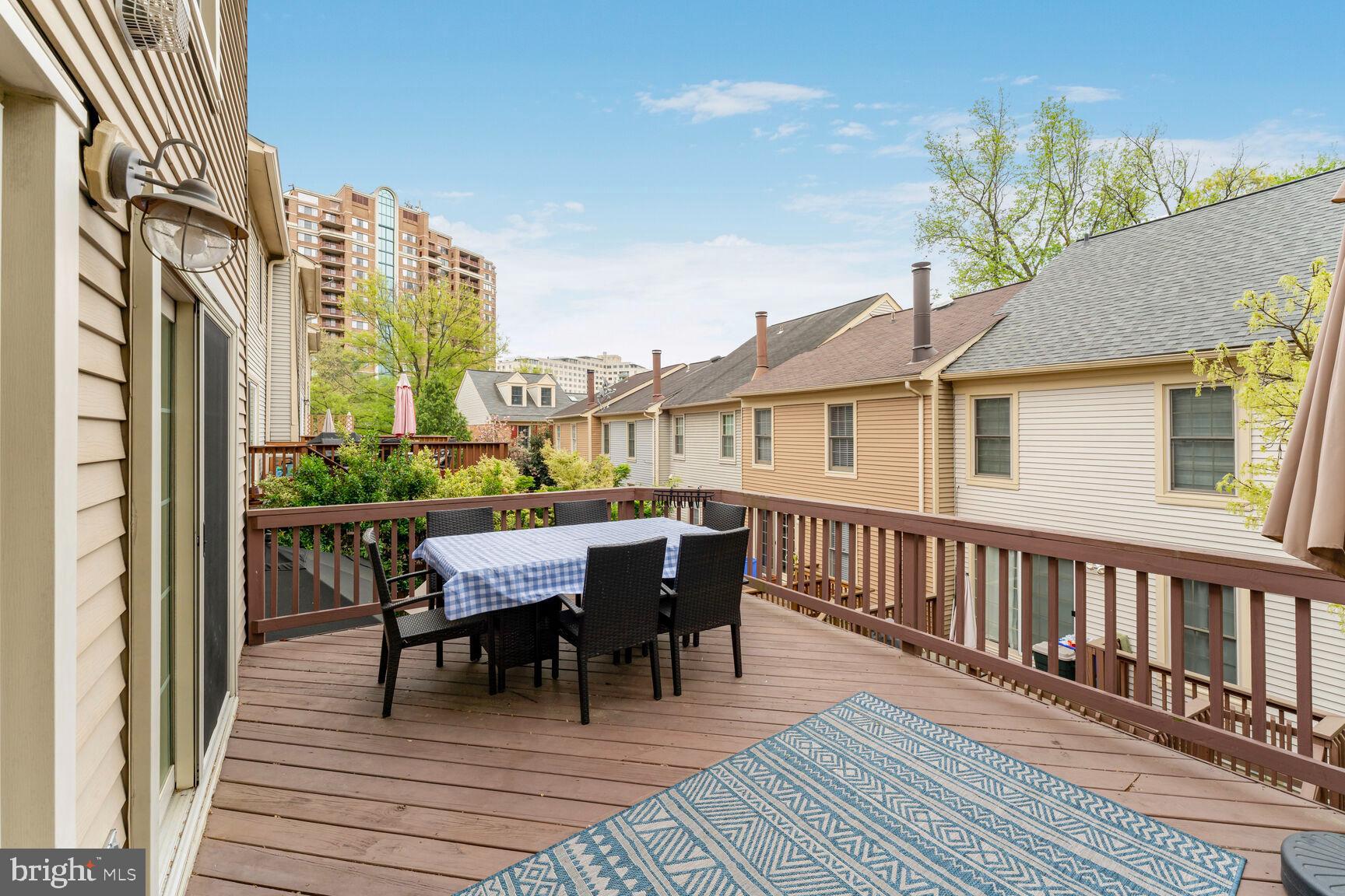 GROSVENOR PARK TOWNHOME CONDOMINIUMS - Residential