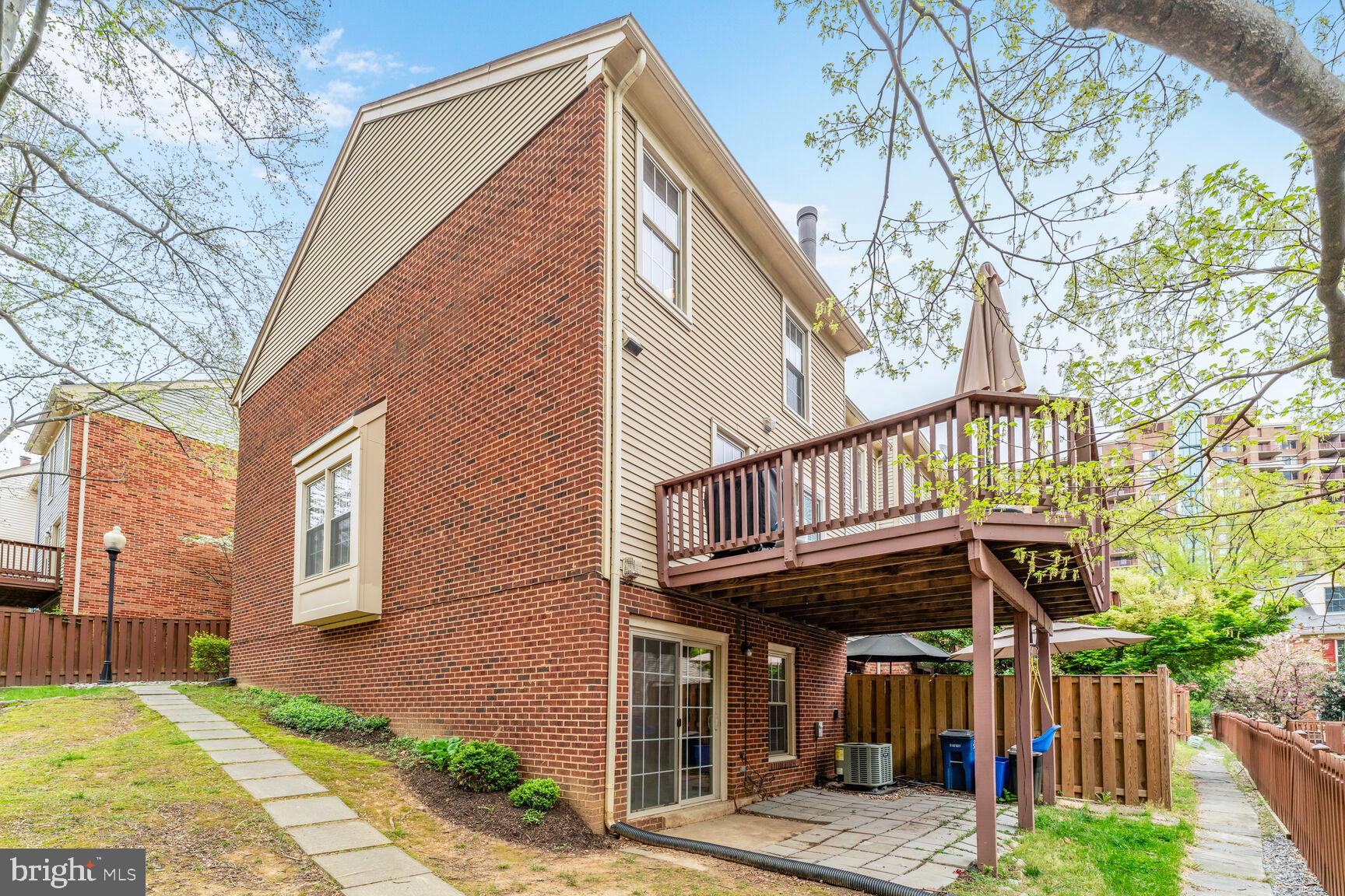 GROSVENOR PARK TOWNHOME CONDOMINIUMS - Residential