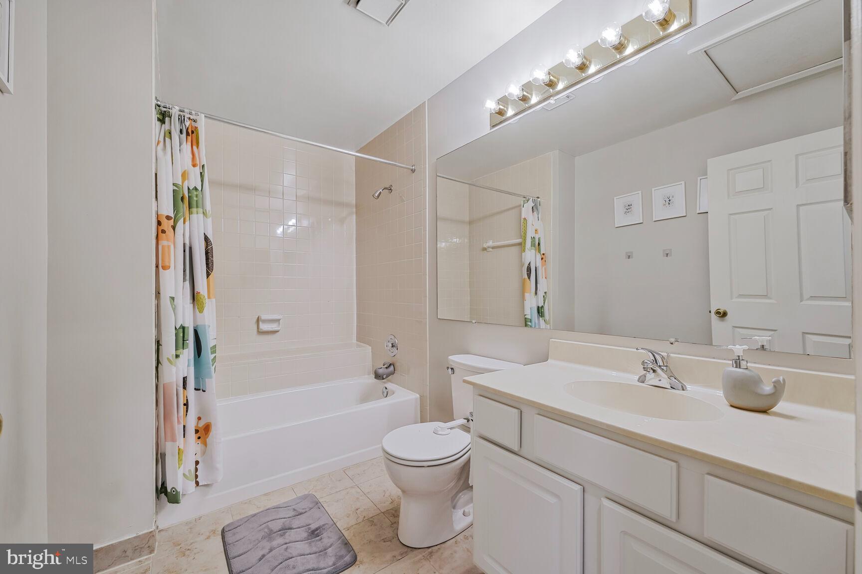 GROSVENOR PARK TOWNHOME CONDOMINIUMS - Residential