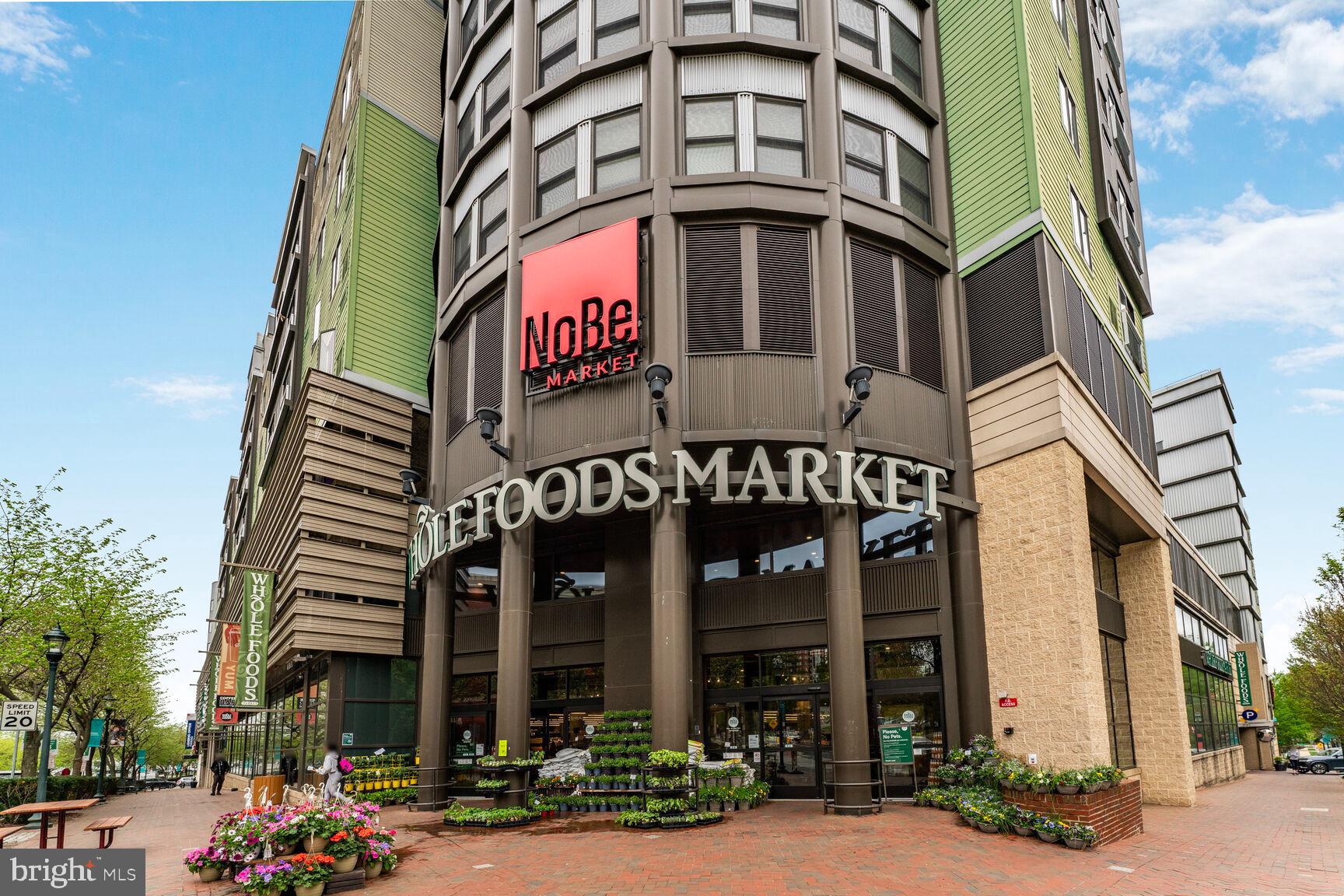 GROSVENOR PARK TOWNHOME CONDOMINIUMS - Residential