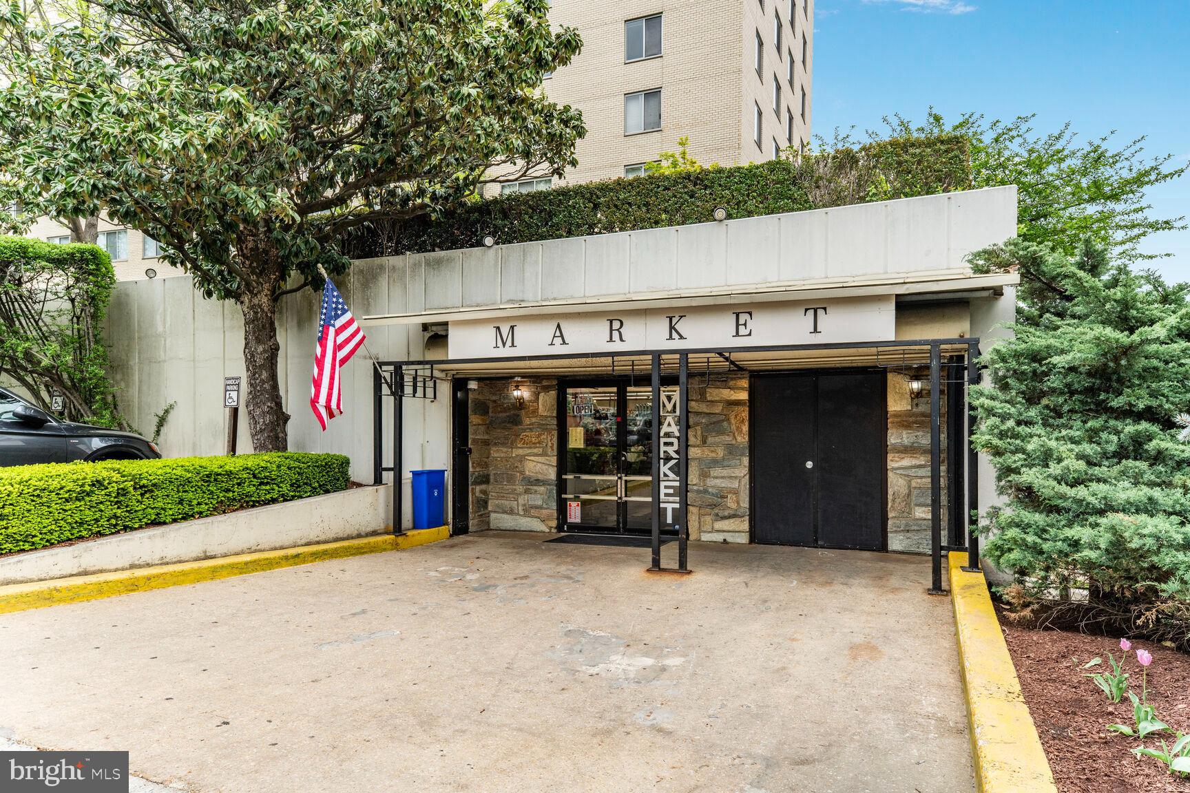 GROSVENOR PARK TOWNHOME CONDOMINIUMS - Residential