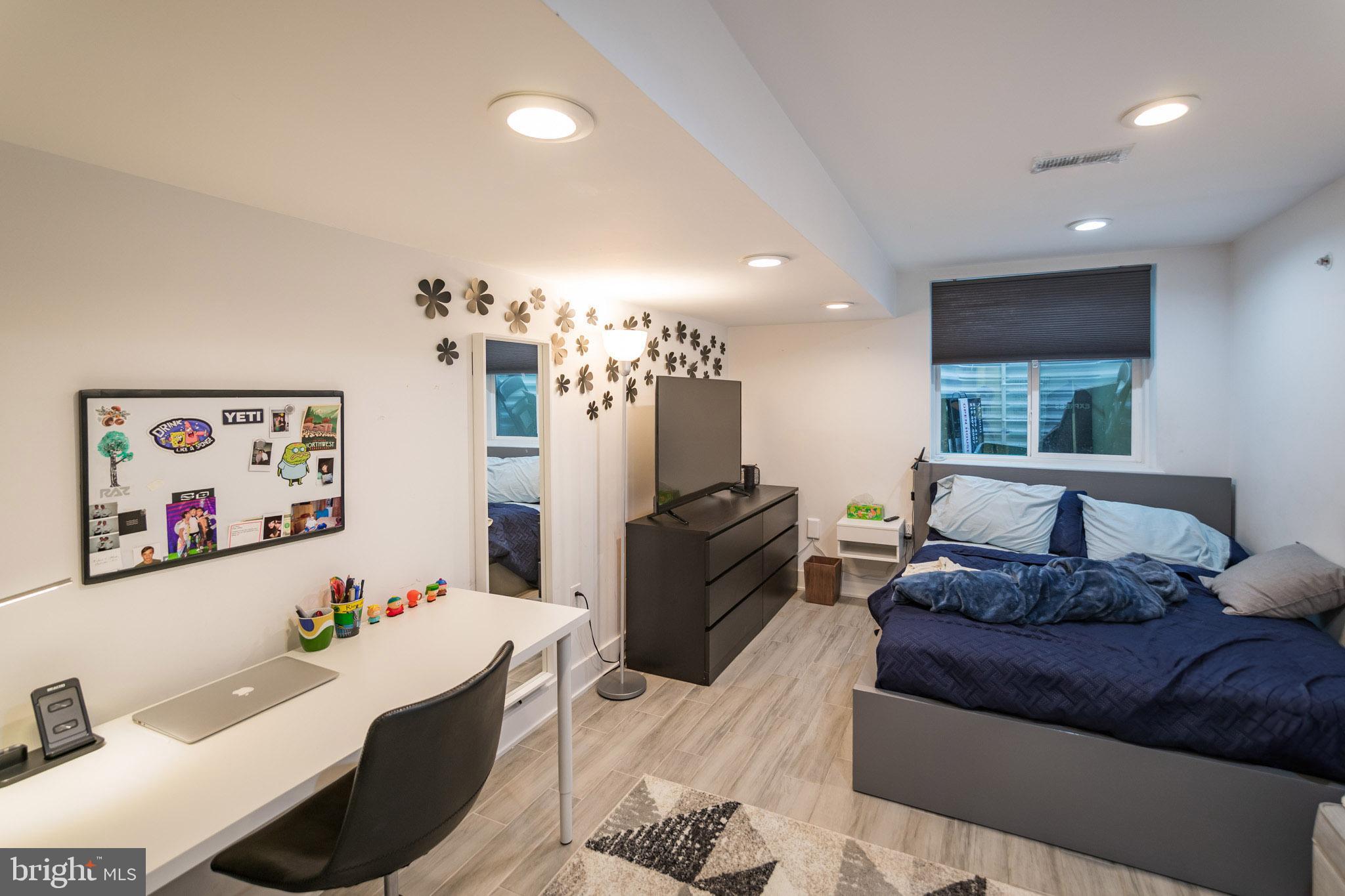 POINT BREEZE - Residential Lease