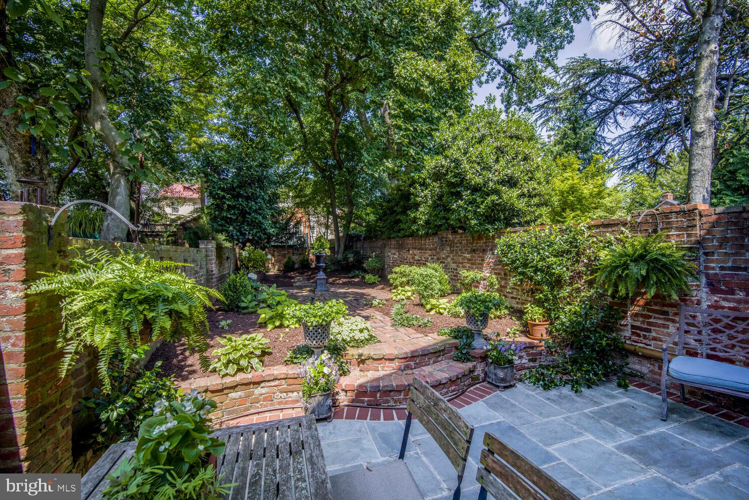 YATES GARDENS - Residential