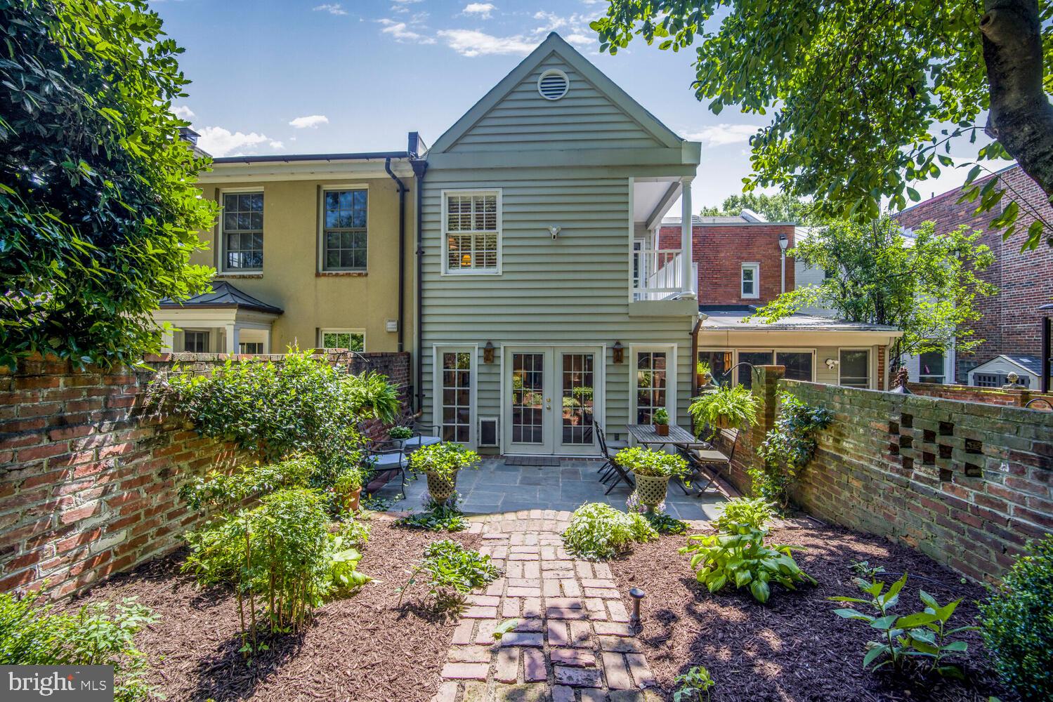 YATES GARDENS - Residential