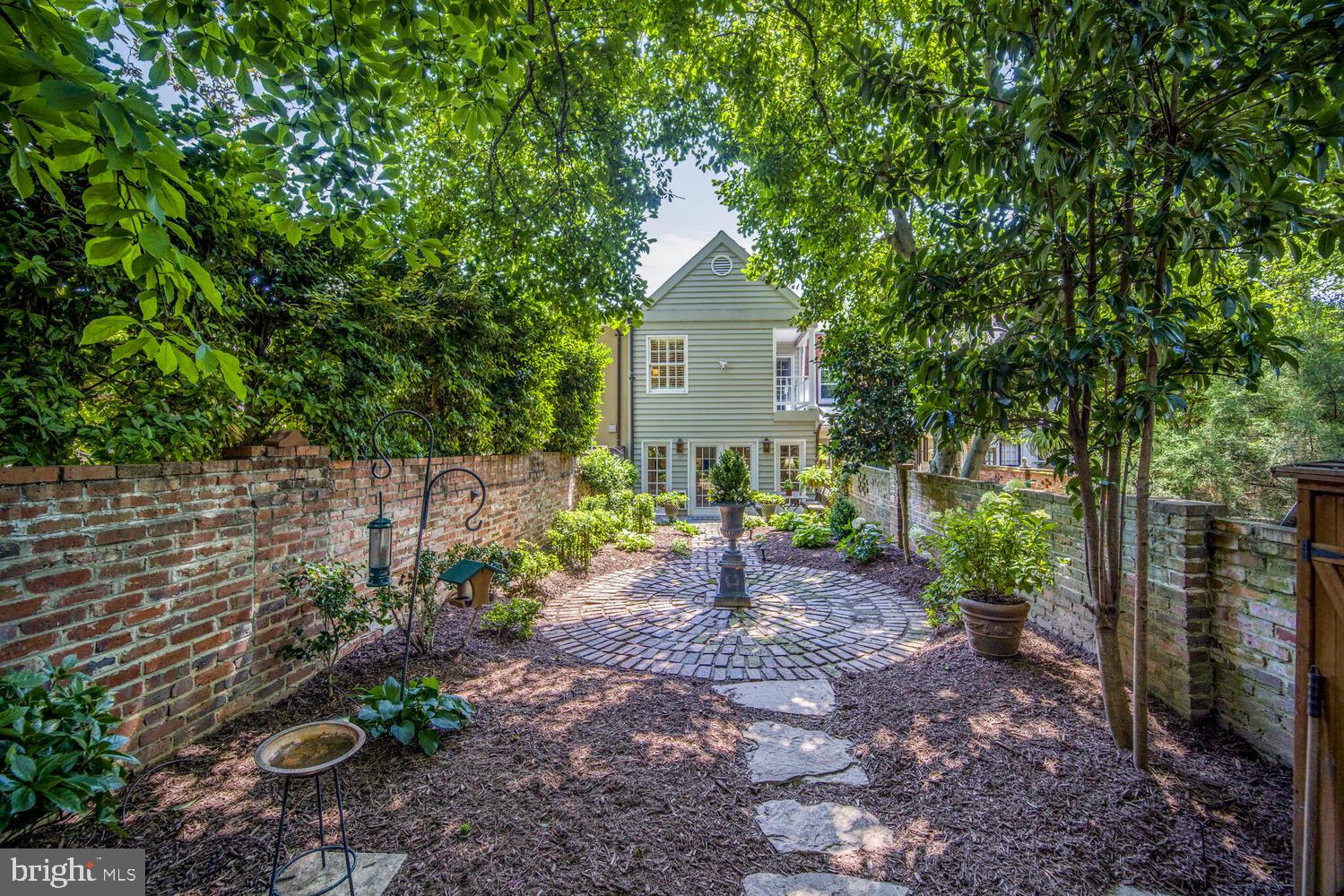 YATES GARDENS - Residential