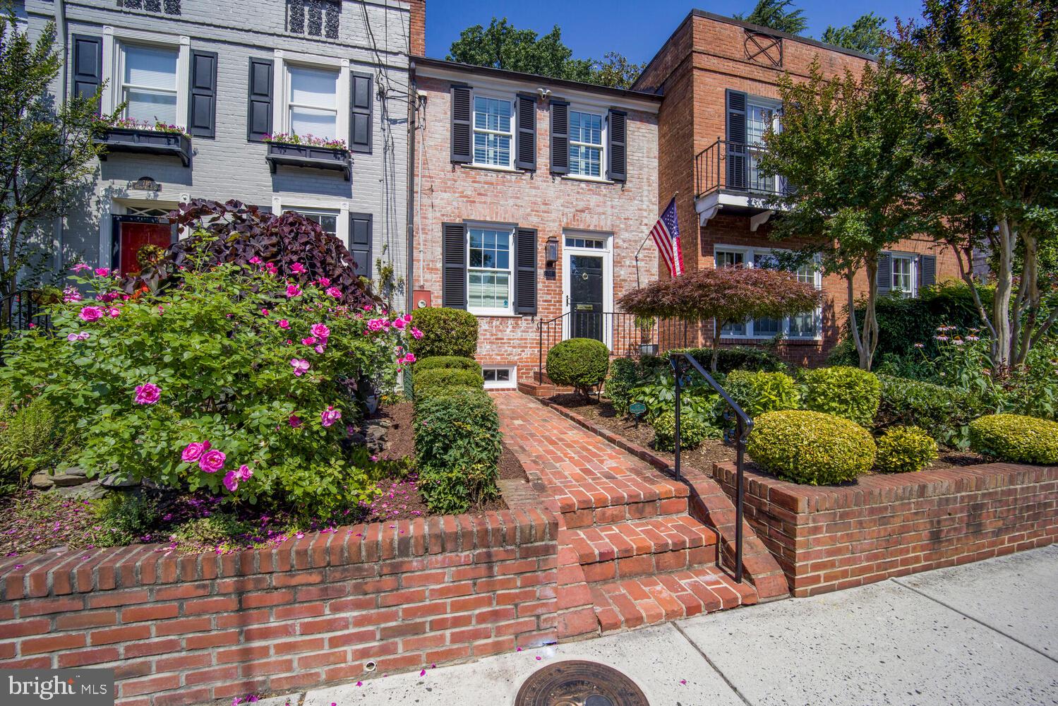 YATES GARDENS - Residential