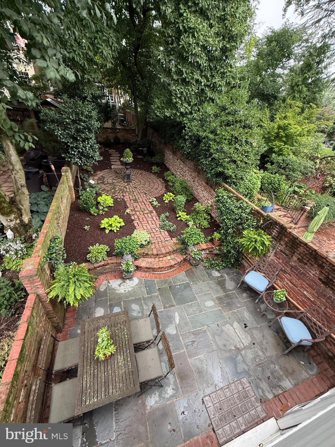 YATES GARDENS - Residential