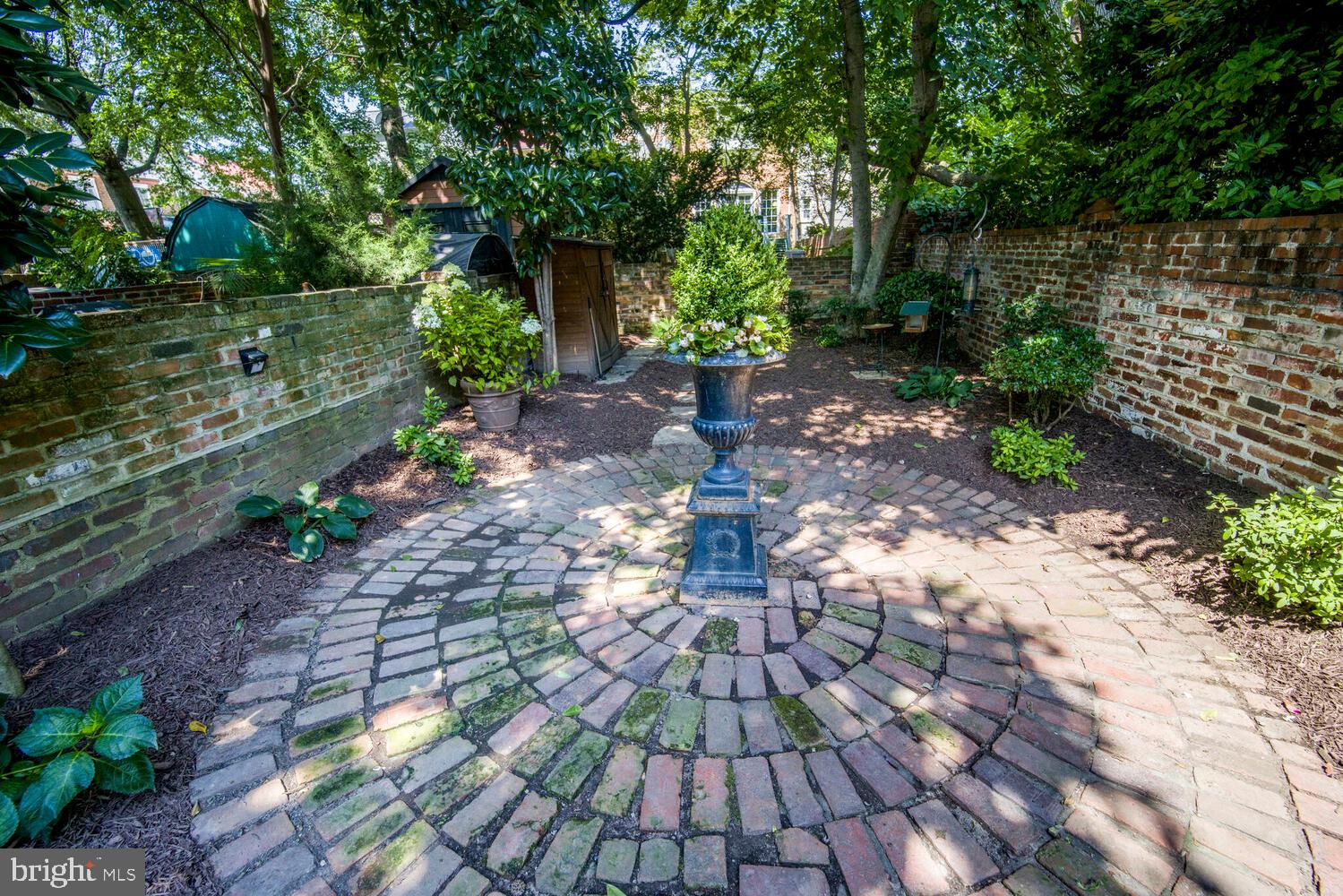 YATES GARDENS - Residential