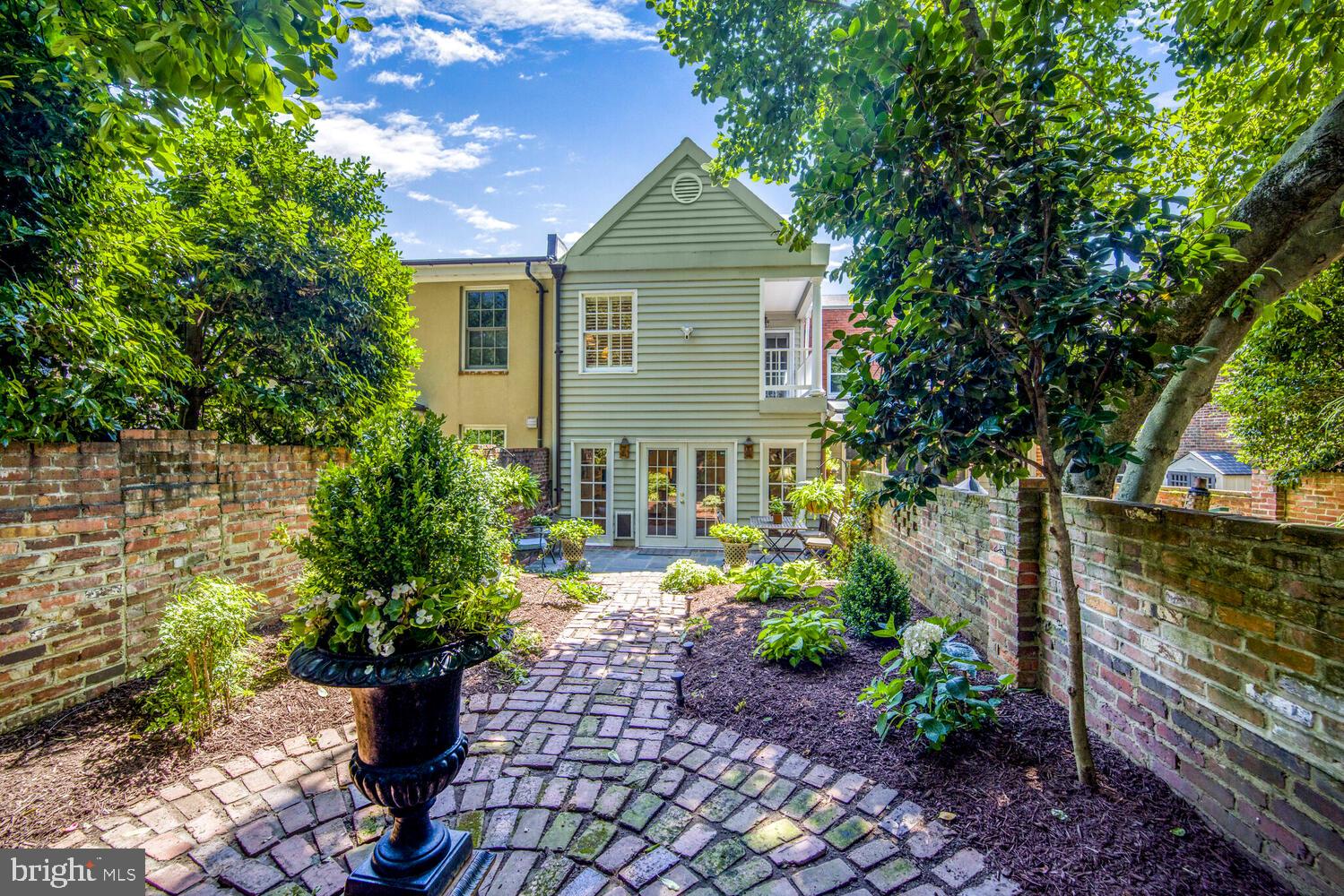 YATES GARDENS - Residential