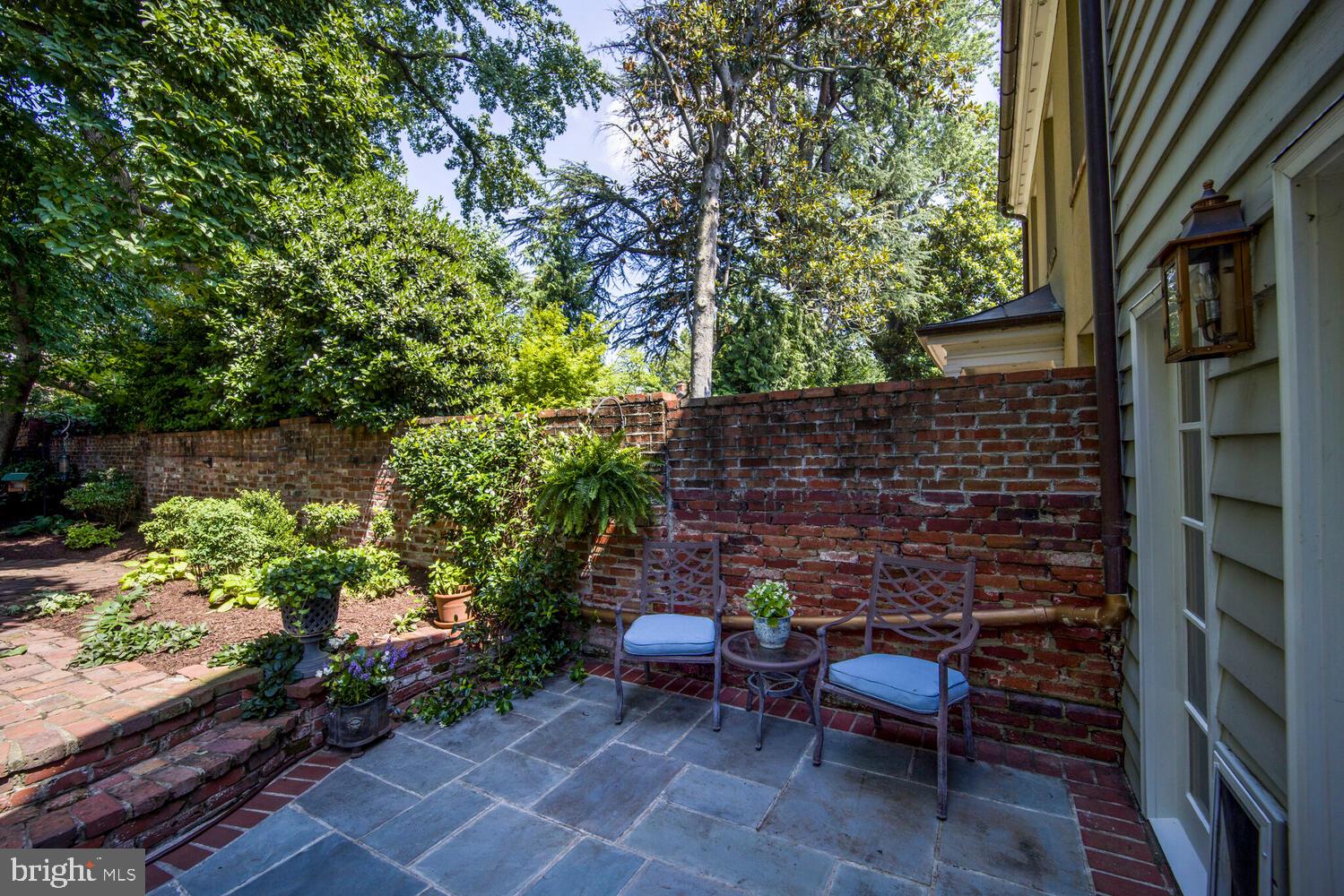 YATES GARDENS - Residential