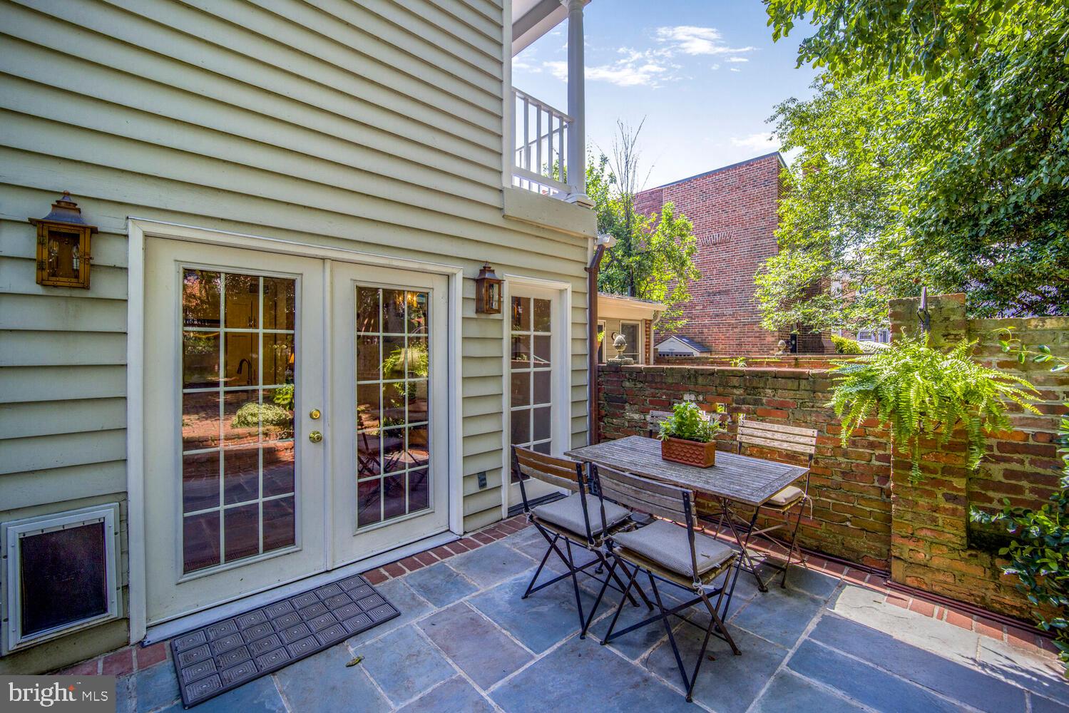 YATES GARDENS - Residential