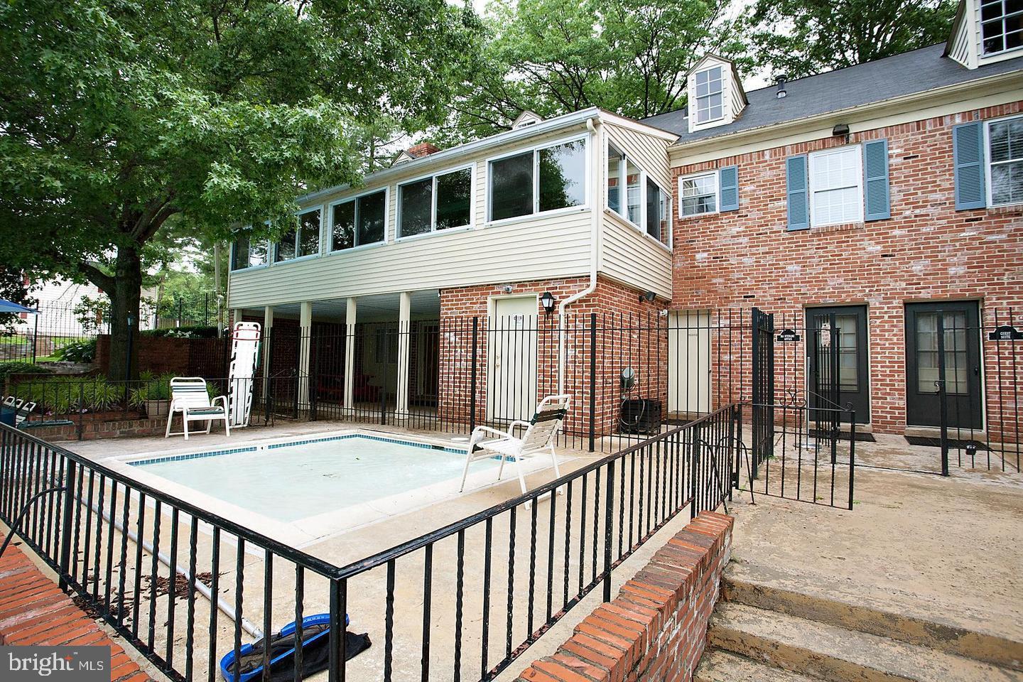 CHATHAM VIL OF TOW - Residential