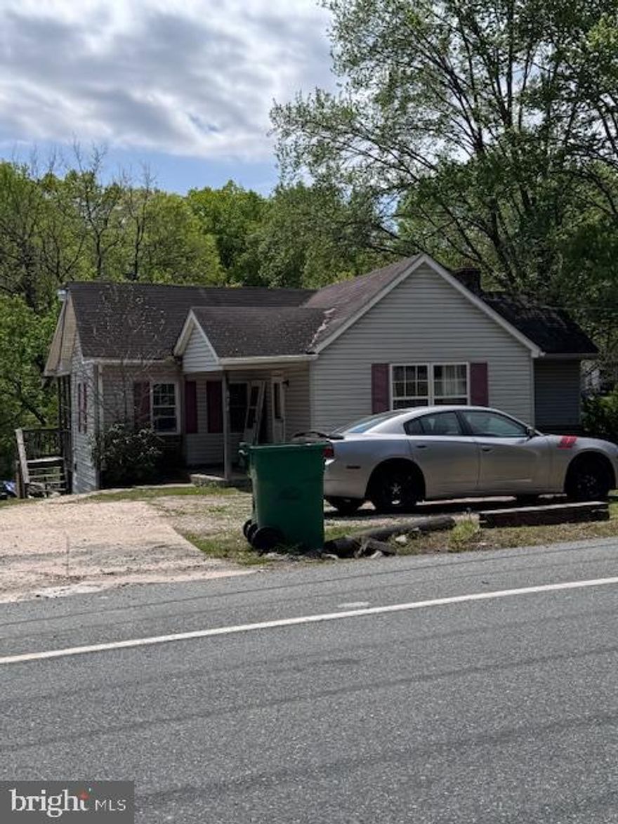 Tenant occupied 3 bed 1 bath rancher now available. Tenant is month to month and pays $950 per month. Please only drive by and exterior showings until offer is accepted.