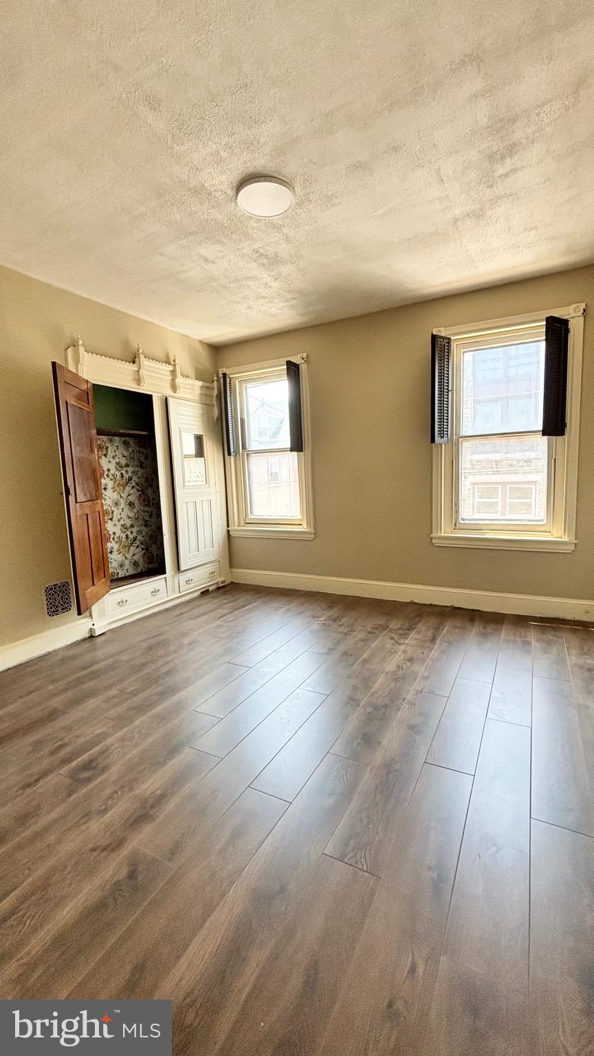 2041 E CAMBRIA STREET