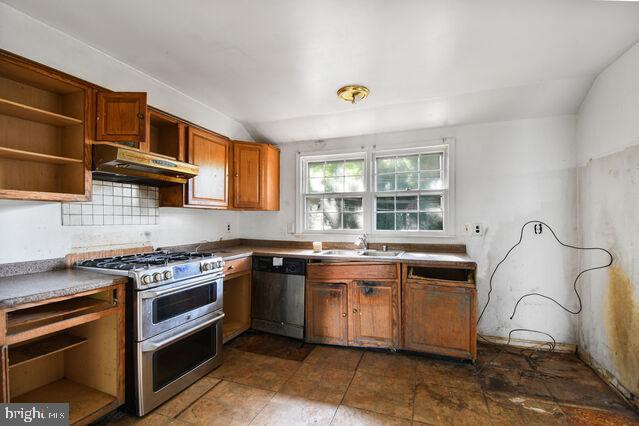 BURNT MILLS MANOR - Residential