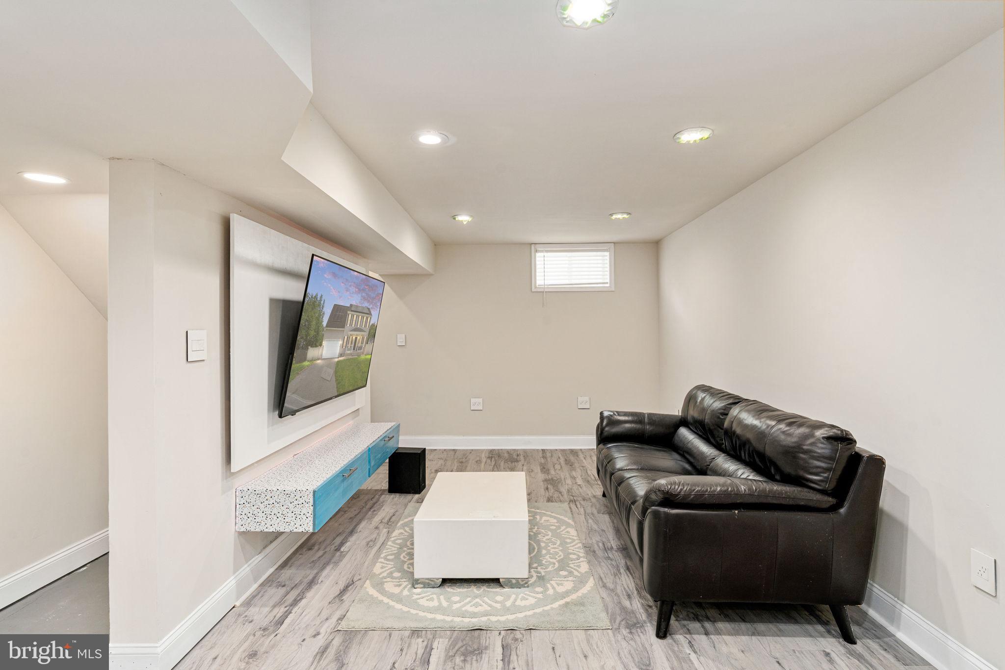 WAVERLY VILLAGE - Residential