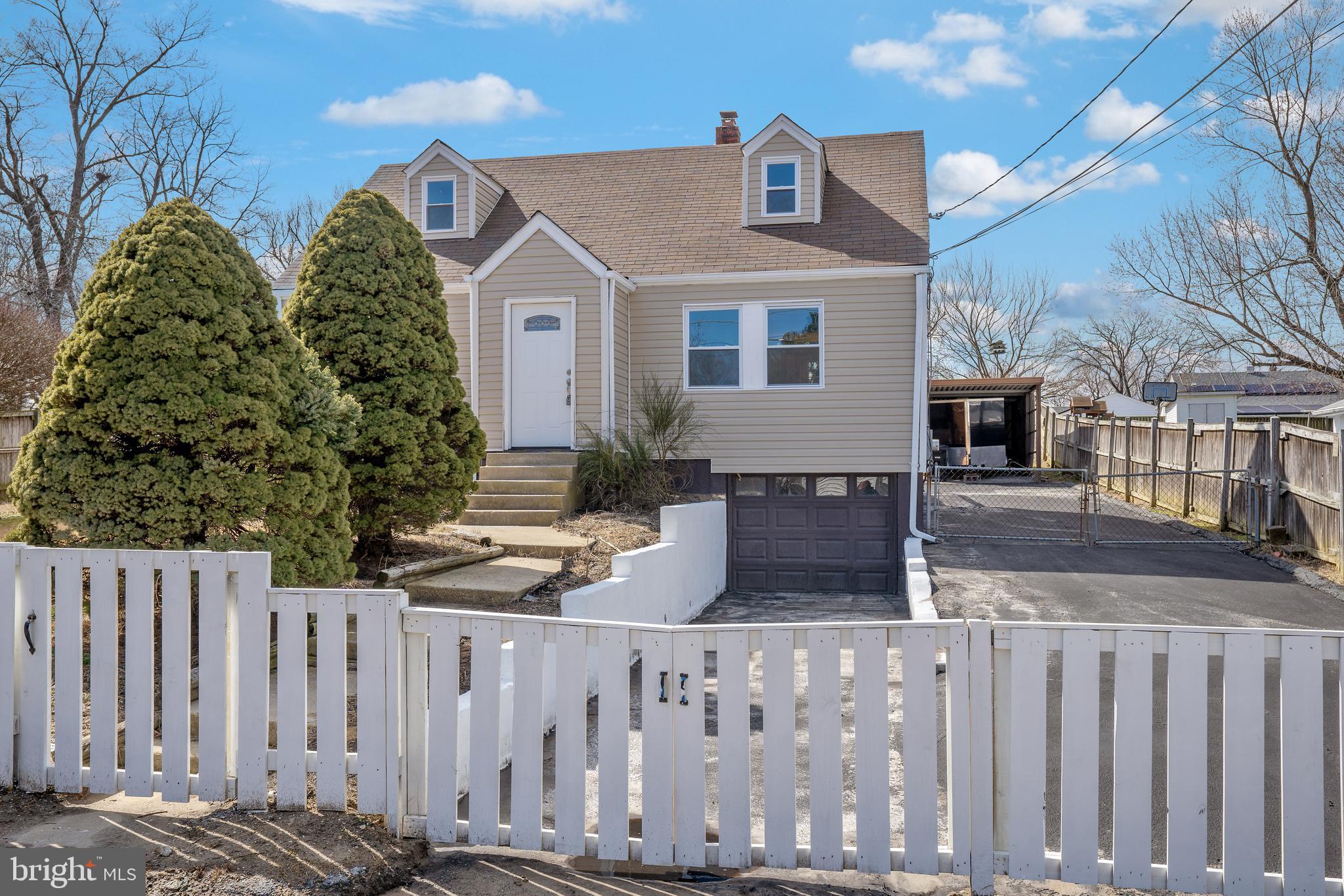 Fabulous Renovation of this Clinton Cape Cod! This home sits on nearly a 1/3 acre lot, with great space for outside entertaining and plenty of parking. Upper level has a private master suite with huge Luxury Bath. The kitchen offers tons of storage, granite counters and stainless steel appliances. Fully finished basement can be used as a fourth bedroom. Quick access to Rt 5/495, Shopping, Parks, and Restaurants. Don't miss out on this home!
