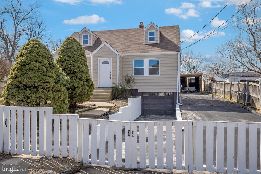 Fabulous Renovation of this Clinton Cape Cod!  This home sits on nearly a 1/3 acre lot, with great space for outside entertaining and plenty of parking.  Upper level has a private master suite with huge Luxury Bath.  The kitchen offers tons of storage, granite counters and stainless steel appliances.  Fully finished basement can be used as a fourth bedroom.  Quick access to Rt 5/495, Shopping, Parks, and Restaurants.  Don't miss out on this home!