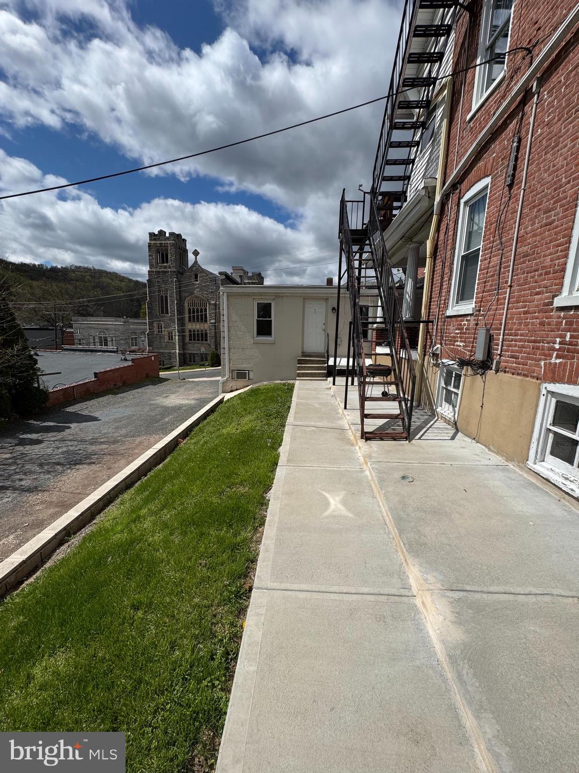 MOHNTON - Residential Lease