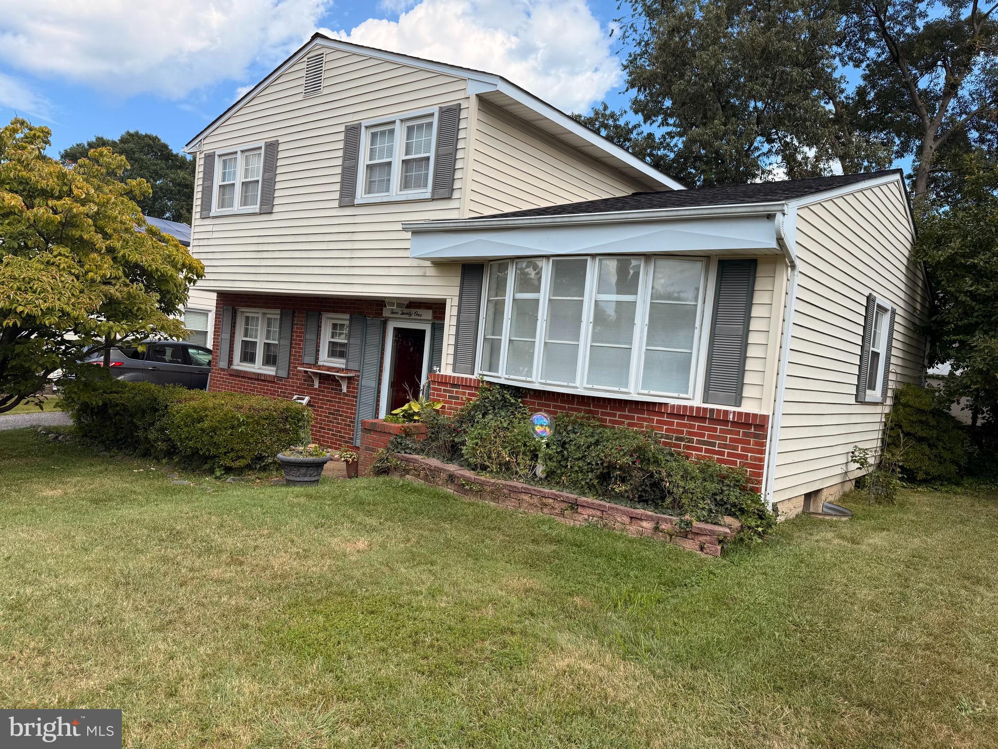 Charming Split level home. 3 bedrooms 1 Full and 1 Half Bath in the Crestwood Community. Large Family room with attached screened room. Property is being sold with everything included and would like a quick settlement. Do not miss the recently Updated Districting which put this home in a Blue Ribbon School District. Please plan to attend one of the Investor/Public Open Houses: 8/22 10am-12pm, 8/23 1pm-3pm. 8/24 11am-1pm. Please contact agent with any questions.