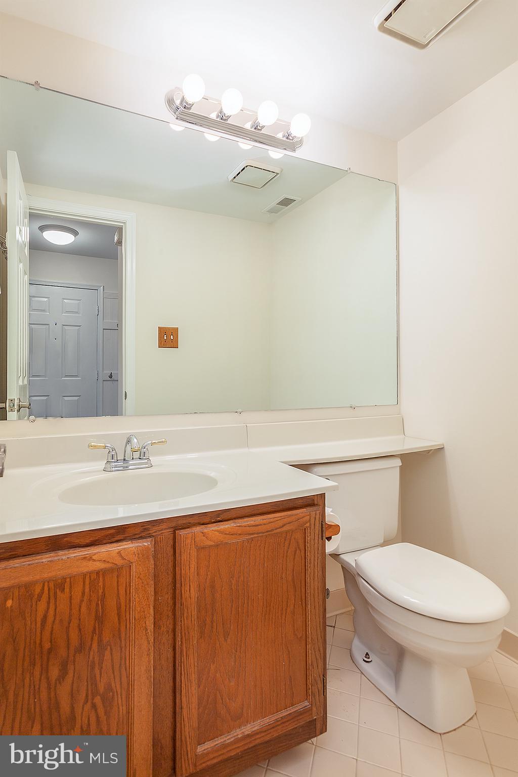 COUNTRY CLUB MANOR - Residential