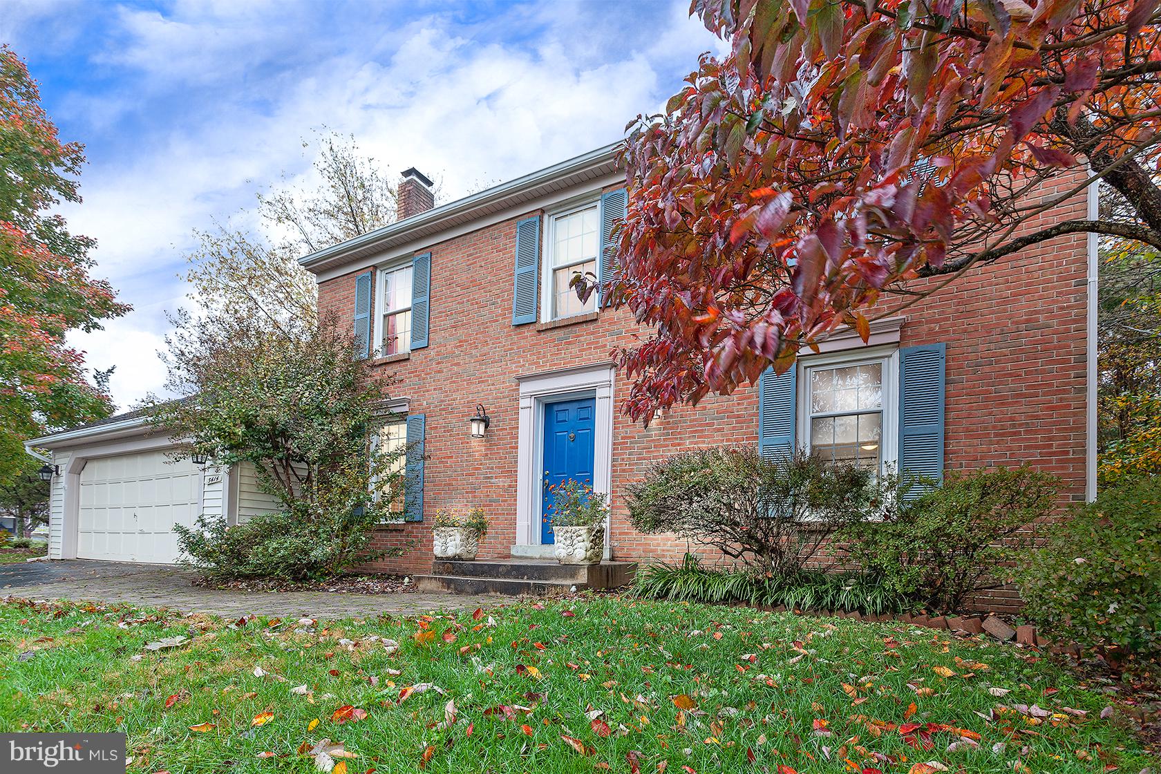 COUNTRY CLUB MANOR - Residential