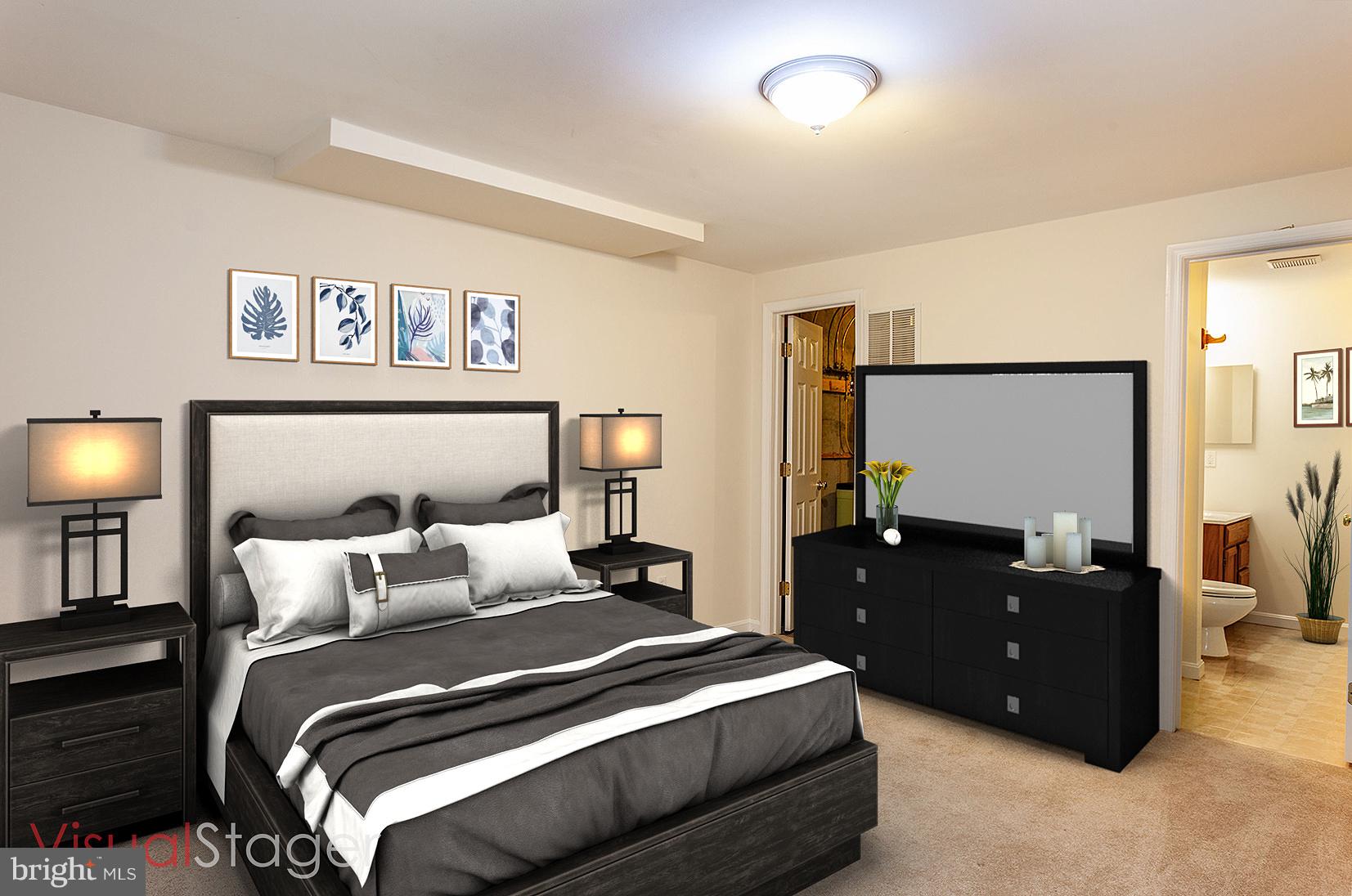 COUNTRY CLUB MANOR - Residential