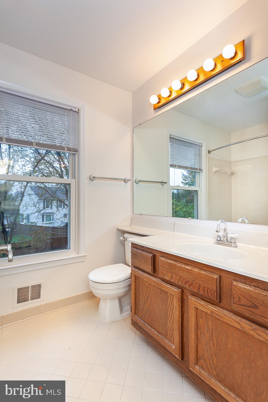 COUNTRY CLUB MANOR - Residential