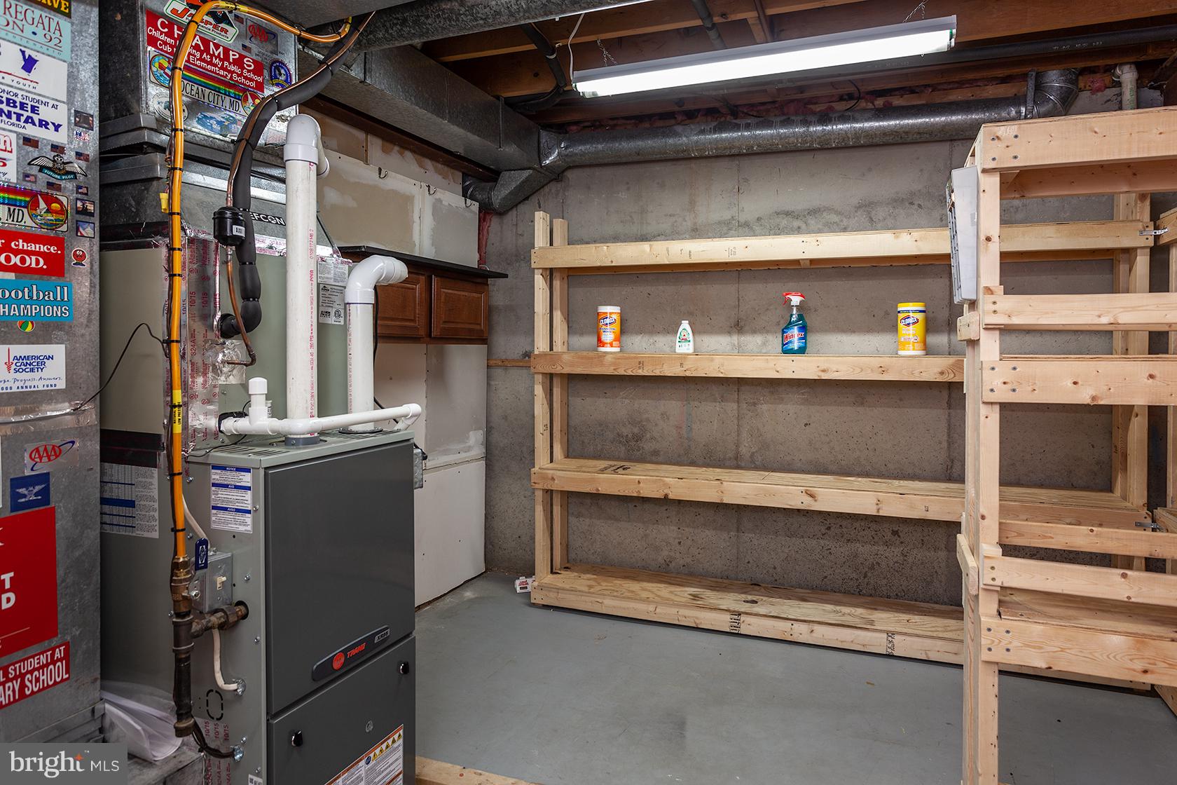 COUNTRY CLUB MANOR - Residential