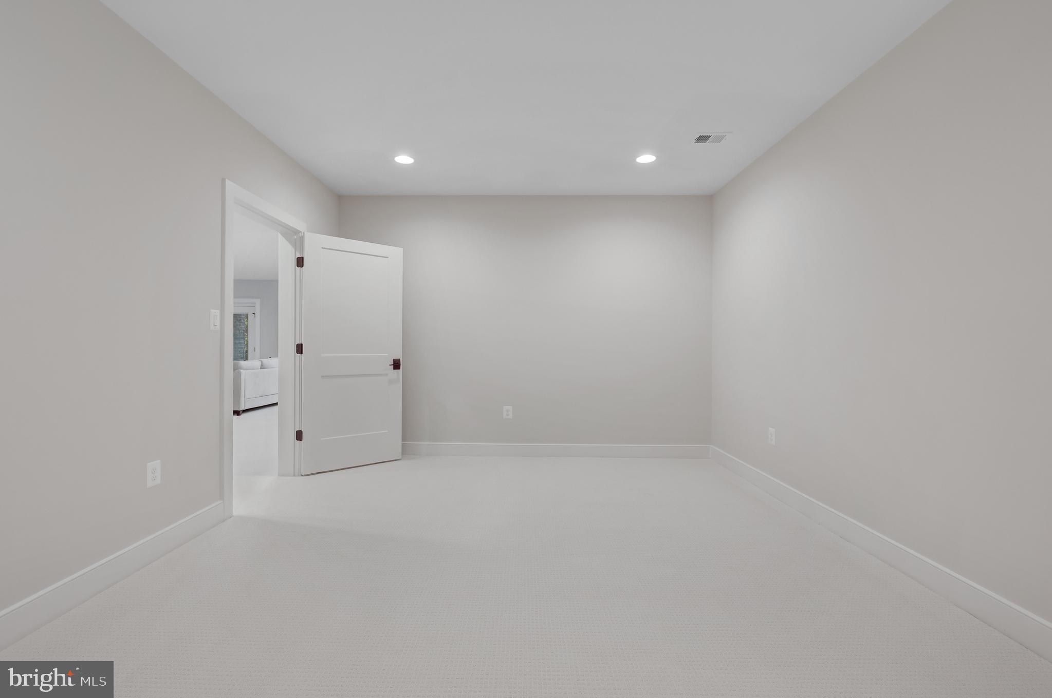 WEST MC LEAN - Residential