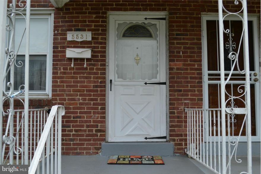 COZY TOWNHOUSE FEAT. BEAUTIFUL HARDWD FLRS THROUGHOUT HOME, FRESHLY PAINTED ROOMS, UPDATED KTCHN W/ BRAND NEW CABINTS, GORGEOUS GRANITE COUNTERTOPS + NEW S/S SINK; LOWER LEVEL OFFERS LOVELY FINISHD SPACE, 1/2 BATH & LAUNDRY/STRAGE ROOM; FENCED BACKYARD W/ NICE SIZED PATIO; NEW WATER HEATER, FURNACE & A NEW ROOF! **SELLER TO INCLUDE NEW SUITE OF APPLIANCES, BUYER CHOOSES COLOR UPON ACCEPTD OFFER**