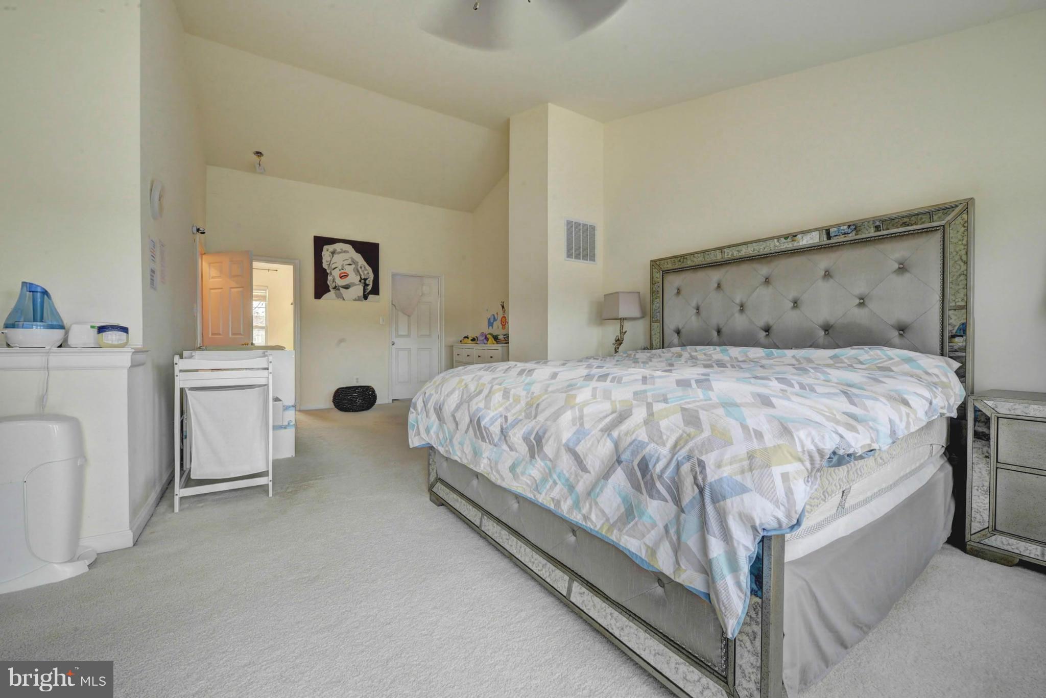 MOUNT VEE MANOR - Residential