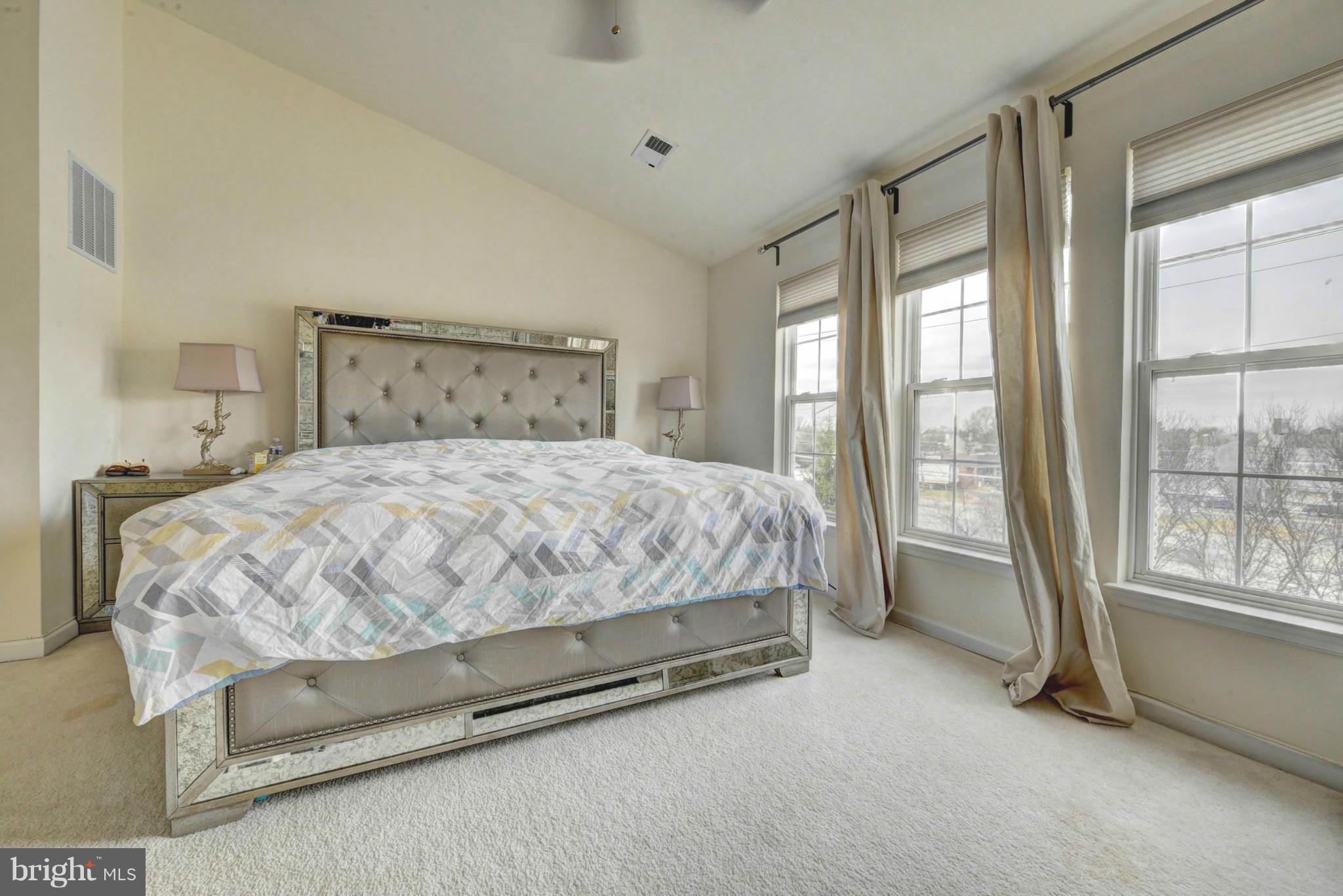 MOUNT VEE MANOR - Residential