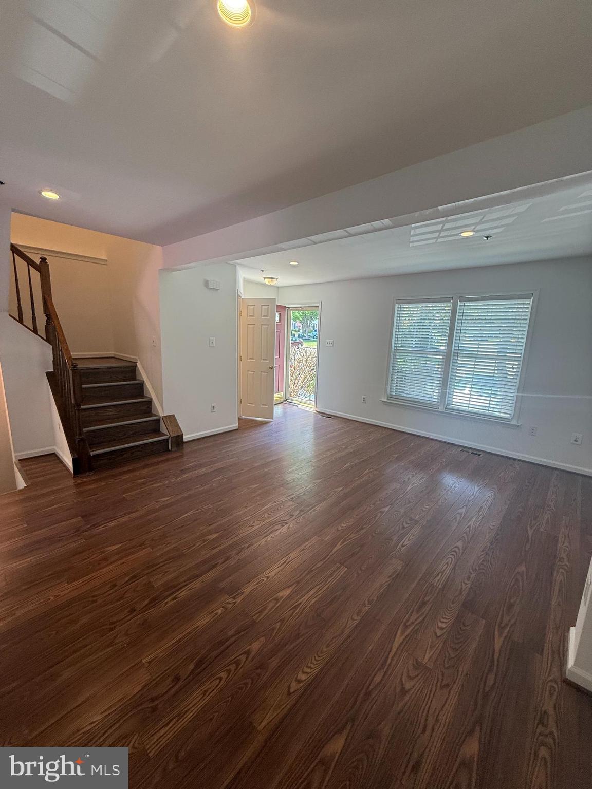 1554 BEVERLY COURT
