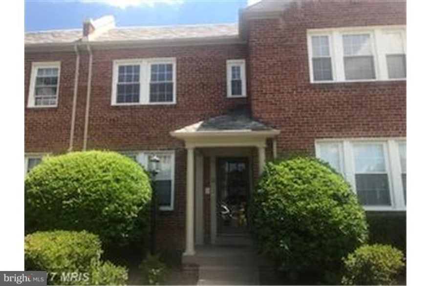 One bedroom upper floor condo located at Station Place! Enjoy your evenings on the private deck! Steps to the King Street Metro with fabulous view of the Masonic Temple. Beautiful wood floors, generous room sizes, large porch, off street parking and just a short walk to Old Town and Del Ray!