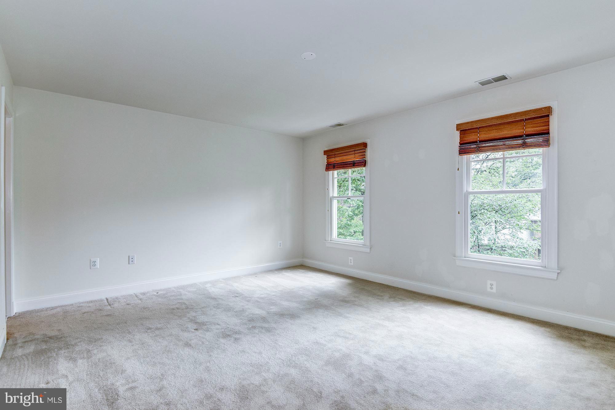 GREENWICH FOREST - Residential