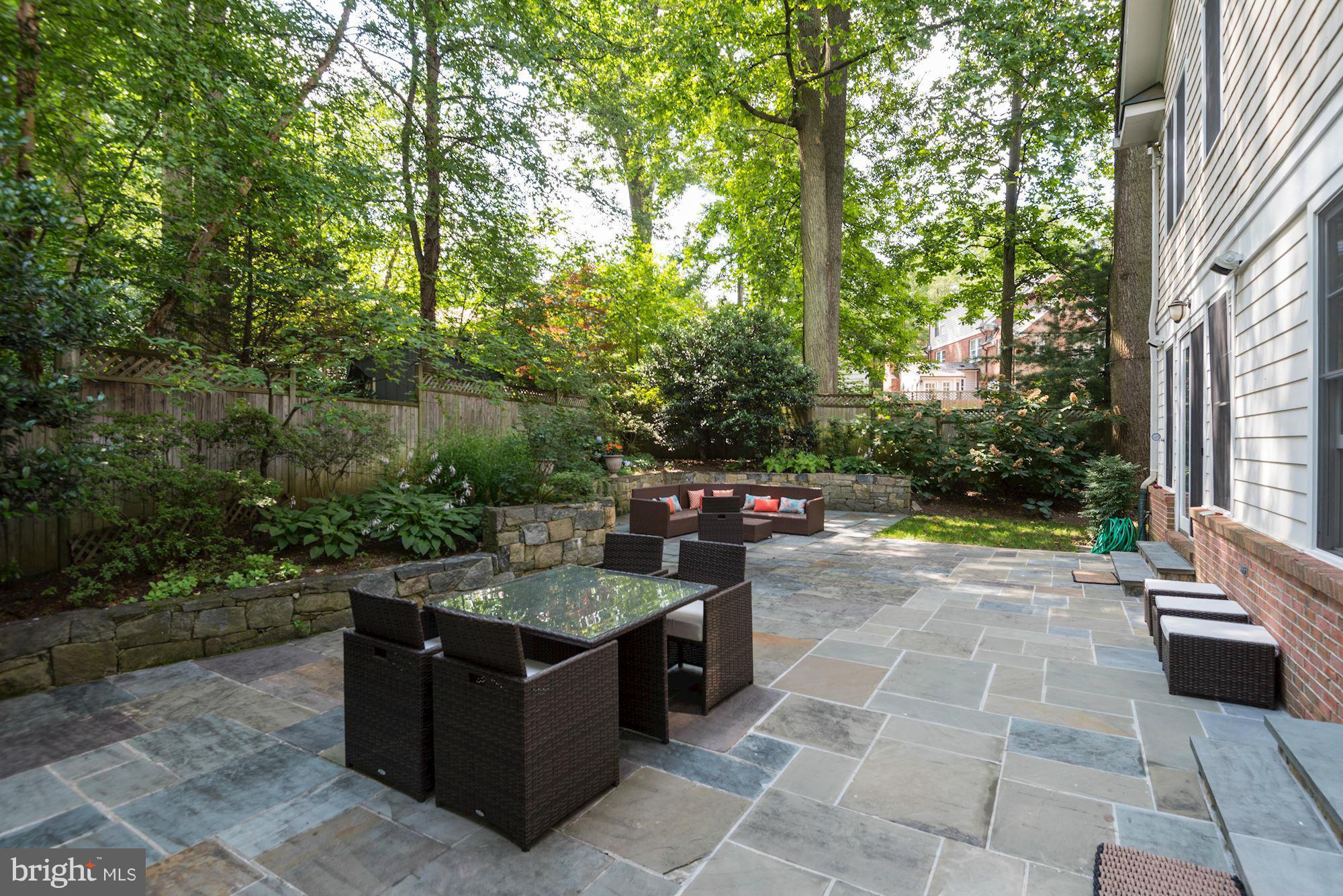 GREENWICH FOREST - Residential